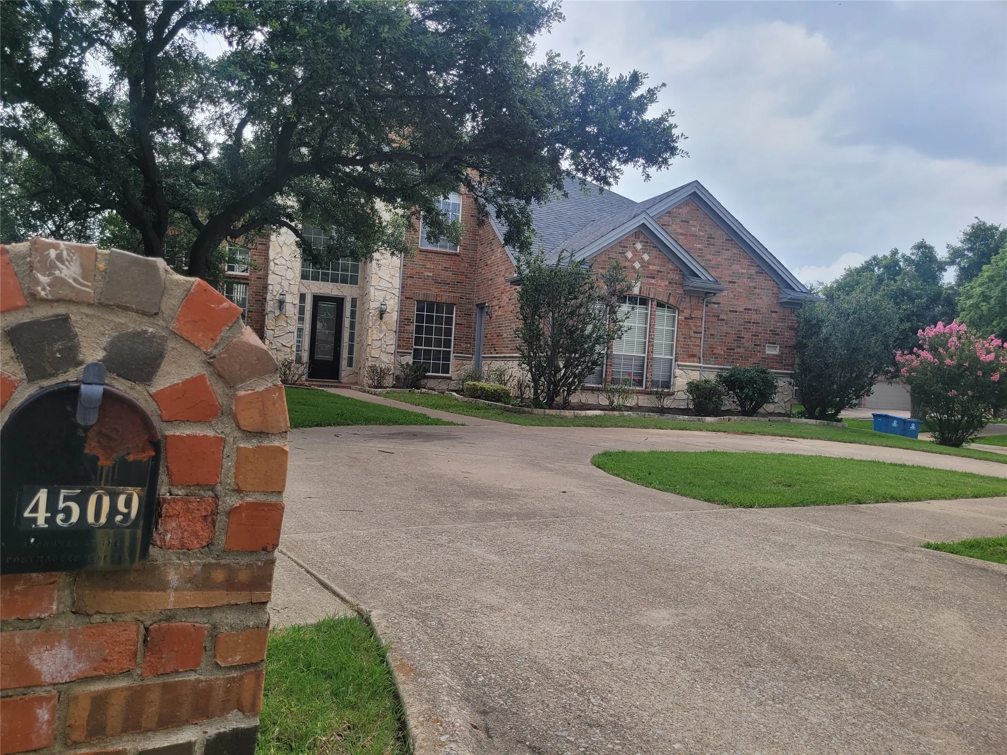 Single Family Residence For Sale in Dallas County , 4509 Brittany Drive, Rowlett, Texas 75088, 5 Bedroom, 4 Bathroom, 2 Garage spaces, 3,623 Sqft, built in 1999, mls#21348245, Real Estate Agent in Rowlett, Homes For Sale in Dallas county, Homes For Sale in Rowlett, Realtor in Rowlett Texas, Real Estate Brokerage Independent Realty Texas, Luminita Cordes Realtor