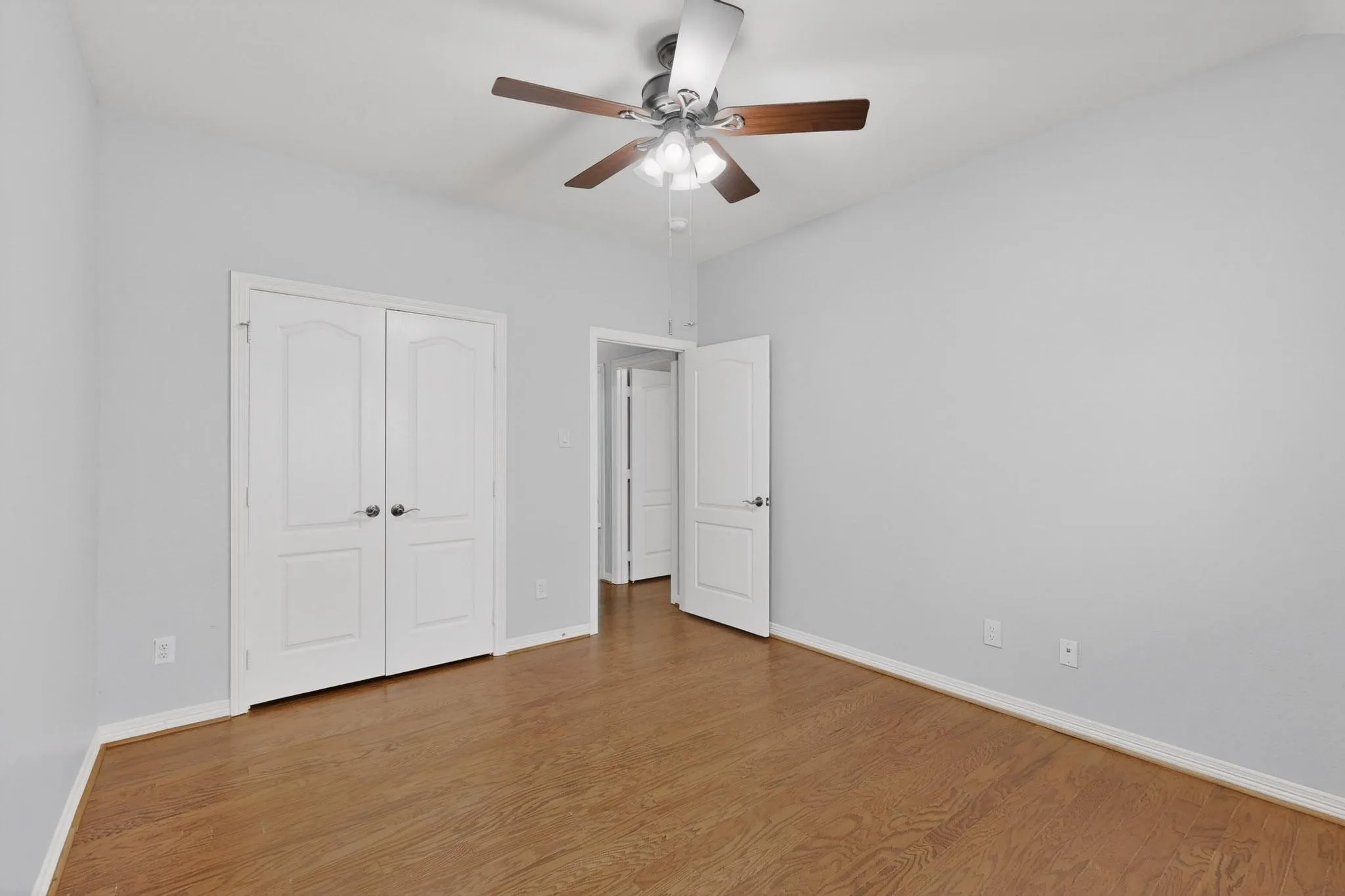 Single Family Residence For Rent in Dallas County , 100 Shumard Court, Irving, Texas 75063, 4 Bedroom, 3 Bathroom, 2 Garage spaces, 2,946 Sqft, built in 1998, mls#21348249, Real Estate Agent in Irving, Homes For Rent in Dallas county, Homes For Rent in Irving, Realtor in Irving Texas, Real Estate Brokerage Independent Realty Texas, Luminita Cordes Realtor