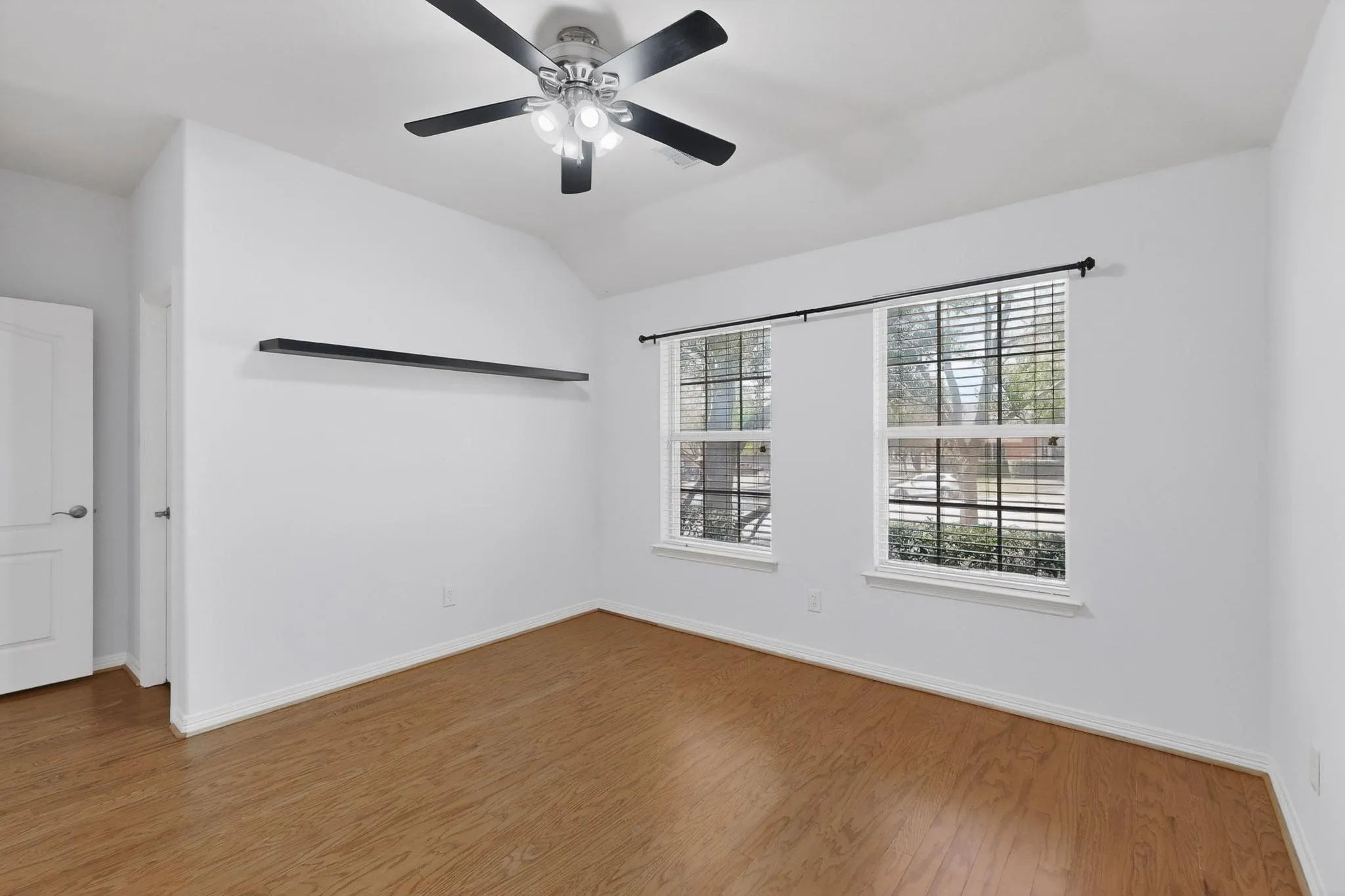 Single Family Residence For Rent in Dallas County , 100 Shumard Court, Irving, Texas 75063, 4 Bedroom, 3 Bathroom, 2 Garage spaces, 2,946 Sqft, built in 1998, mls#21348249, Real Estate Agent in Irving, Homes For Rent in Dallas county, Homes For Rent in Irving, Realtor in Irving Texas, Real Estate Brokerage Independent Realty Texas, Luminita Cordes Realtor