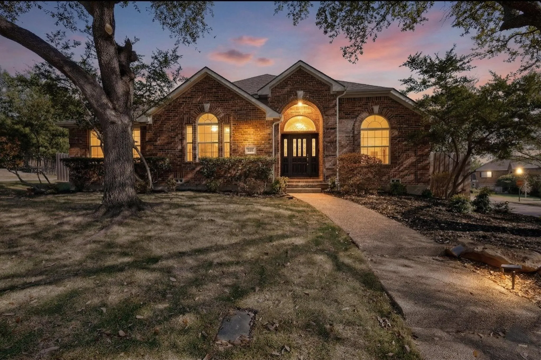 Single Family Residence For Rent in Dallas County , 100 Shumard Court, Irving, Texas 75063, 4 Bedroom, 3 Bathroom, 2 Garage spaces, 2,946 Sqft, built in 1998, mls#21348249, Real Estate Agent in Irving, Homes For Rent in Dallas county, Homes For Rent in Irving, Realtor in Irving Texas, Real Estate Brokerage Independent Realty Texas, Luminita Cordes Realtor
