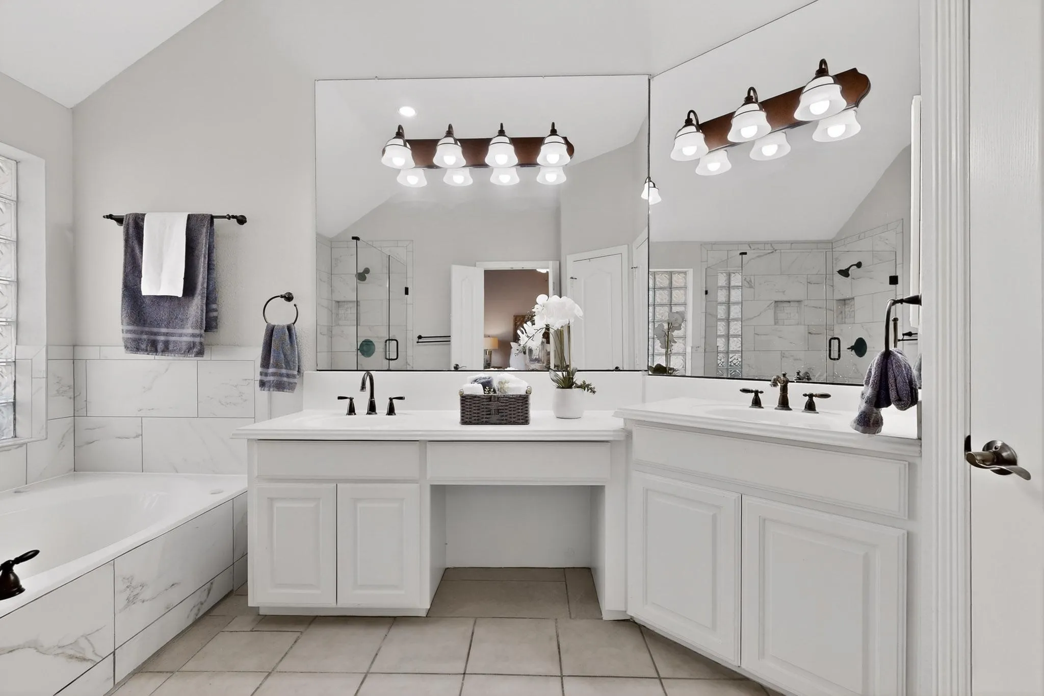 Single Family Residence For Rent in Dallas County , 100 Shumard Court, Irving, Texas 75063, 4 Bedroom, 3 Bathroom, 2 Garage spaces, 2,946 Sqft, built in 1998, mls#21348249, Real Estate Agent in Irving, Homes For Rent in Dallas county, Homes For Rent in Irving, Realtor in Irving Texas, Real Estate Brokerage Independent Realty Texas, Luminita Cordes Realtor