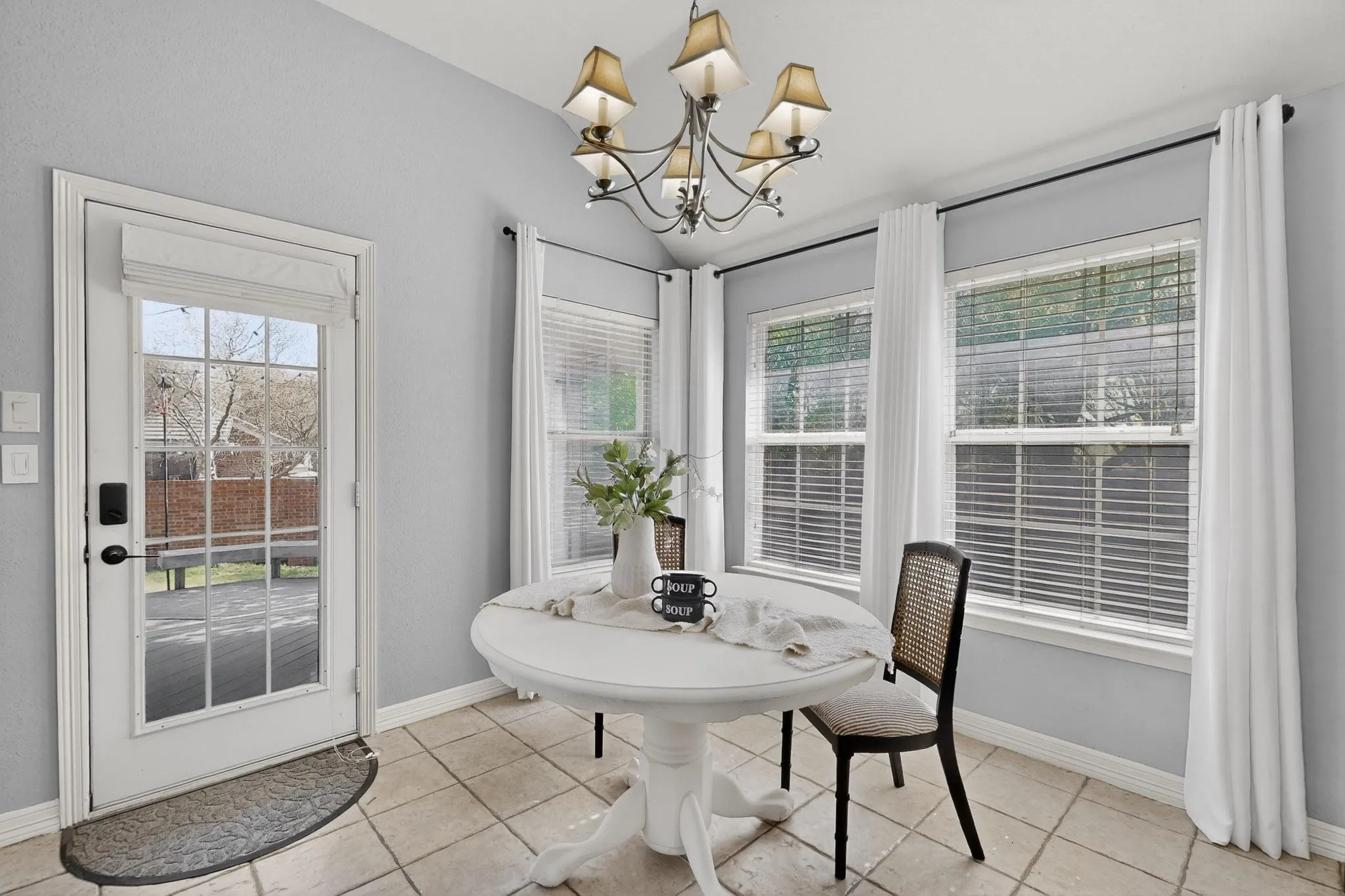 Single Family Residence For Rent in Dallas County , 100 Shumard Court, Irving, Texas 75063, 4 Bedroom, 3 Bathroom, 2 Garage spaces, 2,946 Sqft, built in 1998, mls#21348249, Real Estate Agent in Irving, Homes For Rent in Dallas county, Homes For Rent in Irving, Realtor in Irving Texas, Real Estate Brokerage Independent Realty Texas, Luminita Cordes Realtor