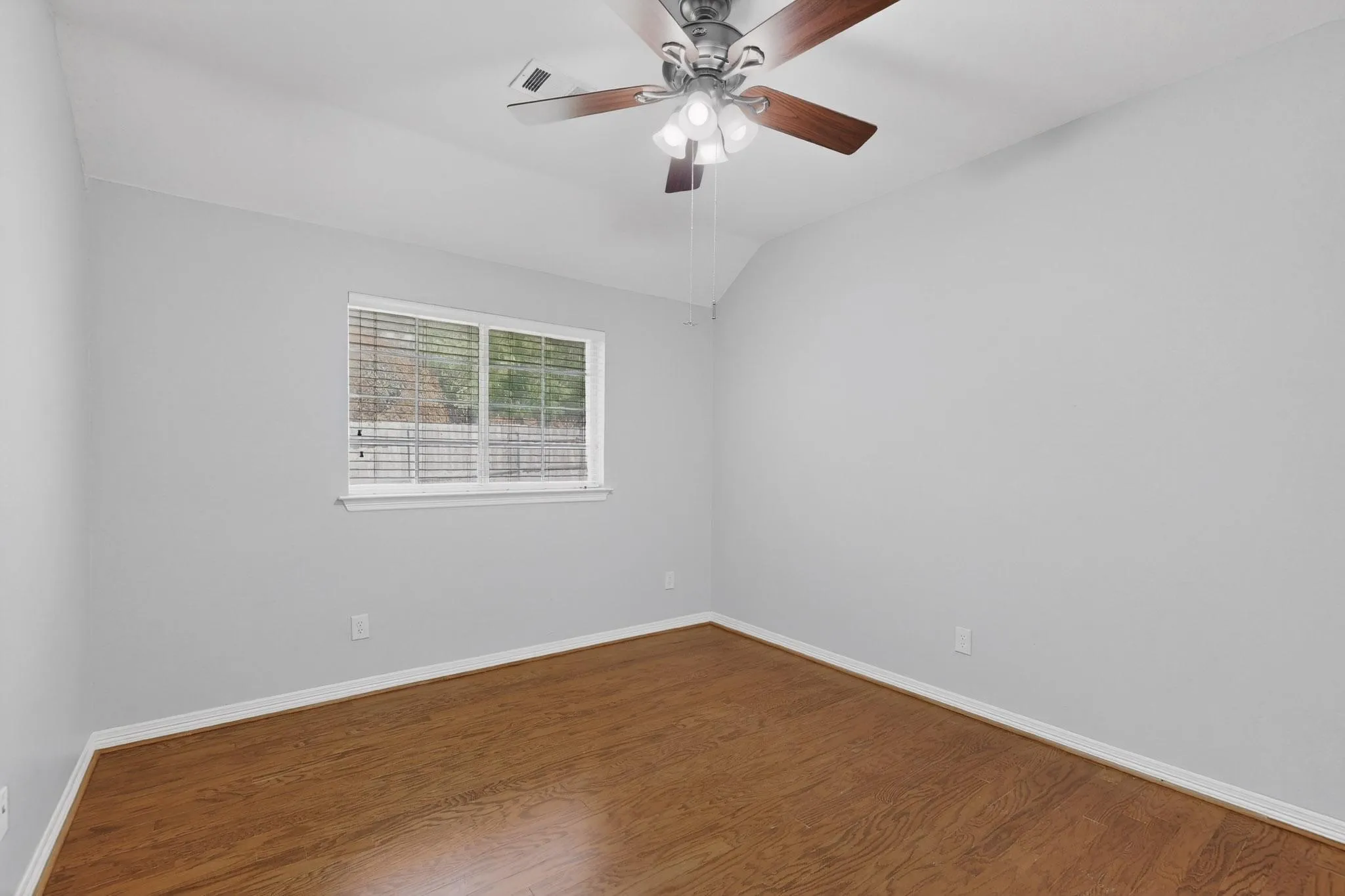 Single Family Residence For Rent in Dallas County , 100 Shumard Court, Irving, Texas 75063, 4 Bedroom, 3 Bathroom, 2 Garage spaces, 2,946 Sqft, built in 1998, mls#21348249, Real Estate Agent in Irving, Homes For Rent in Dallas county, Homes For Rent in Irving, Realtor in Irving Texas, Real Estate Brokerage Independent Realty Texas, Luminita Cordes Realtor