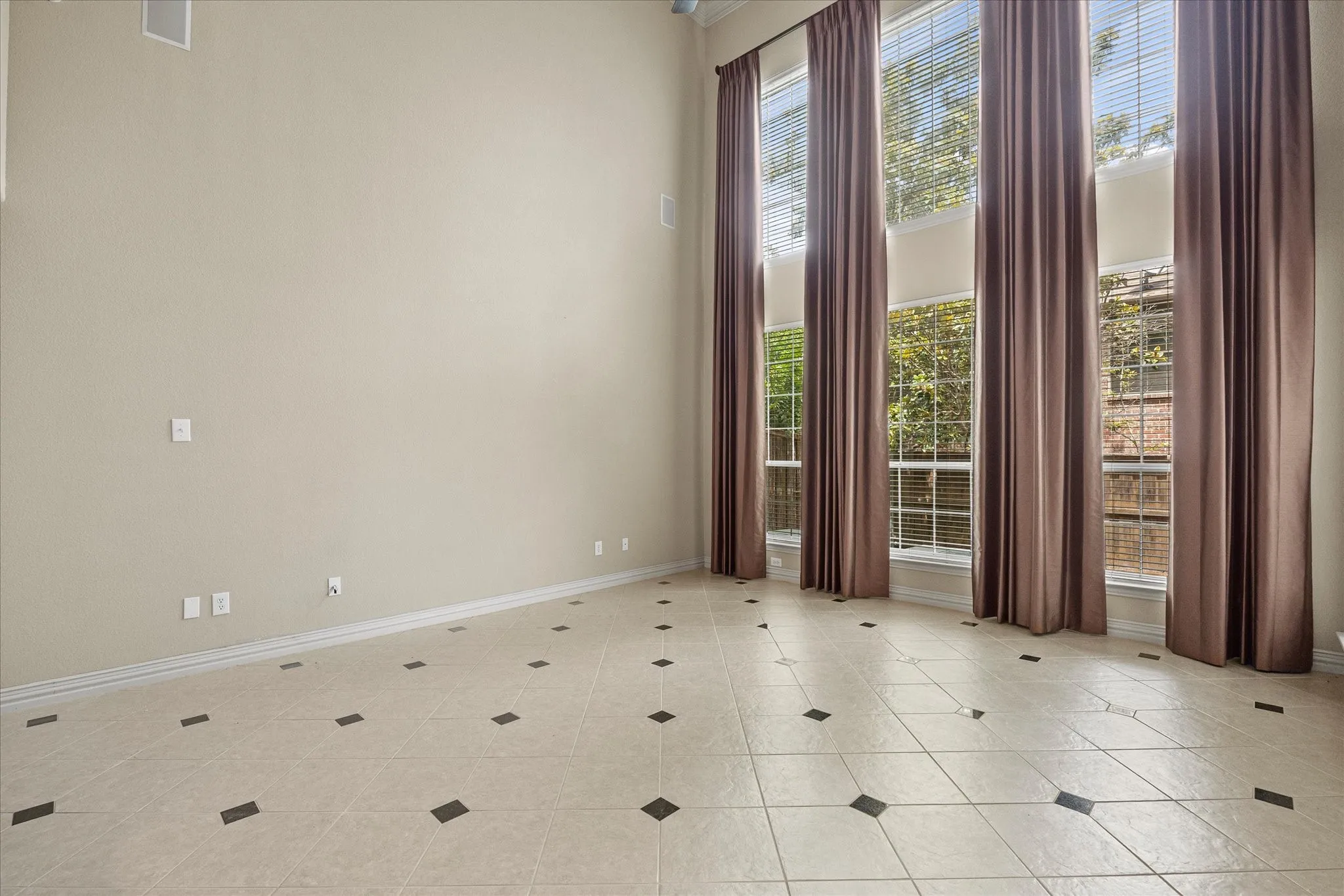 Townhouse For Sale in Collin County , 2356 Chelsea Drive, Frisco, Texas 75034, 3 Bedroom, 3 Bathroom, 2 Garage spaces, 2,414 Sqft, built in 2002, mls#21336475, Real Estate Agent in Frisco, Homes For Sale in Collin county, Homes For Sale in Frisco, Realtor in Frisco Texas, Real Estate Brokerage Independent Realty Texas, Luminita Cordes Realtor