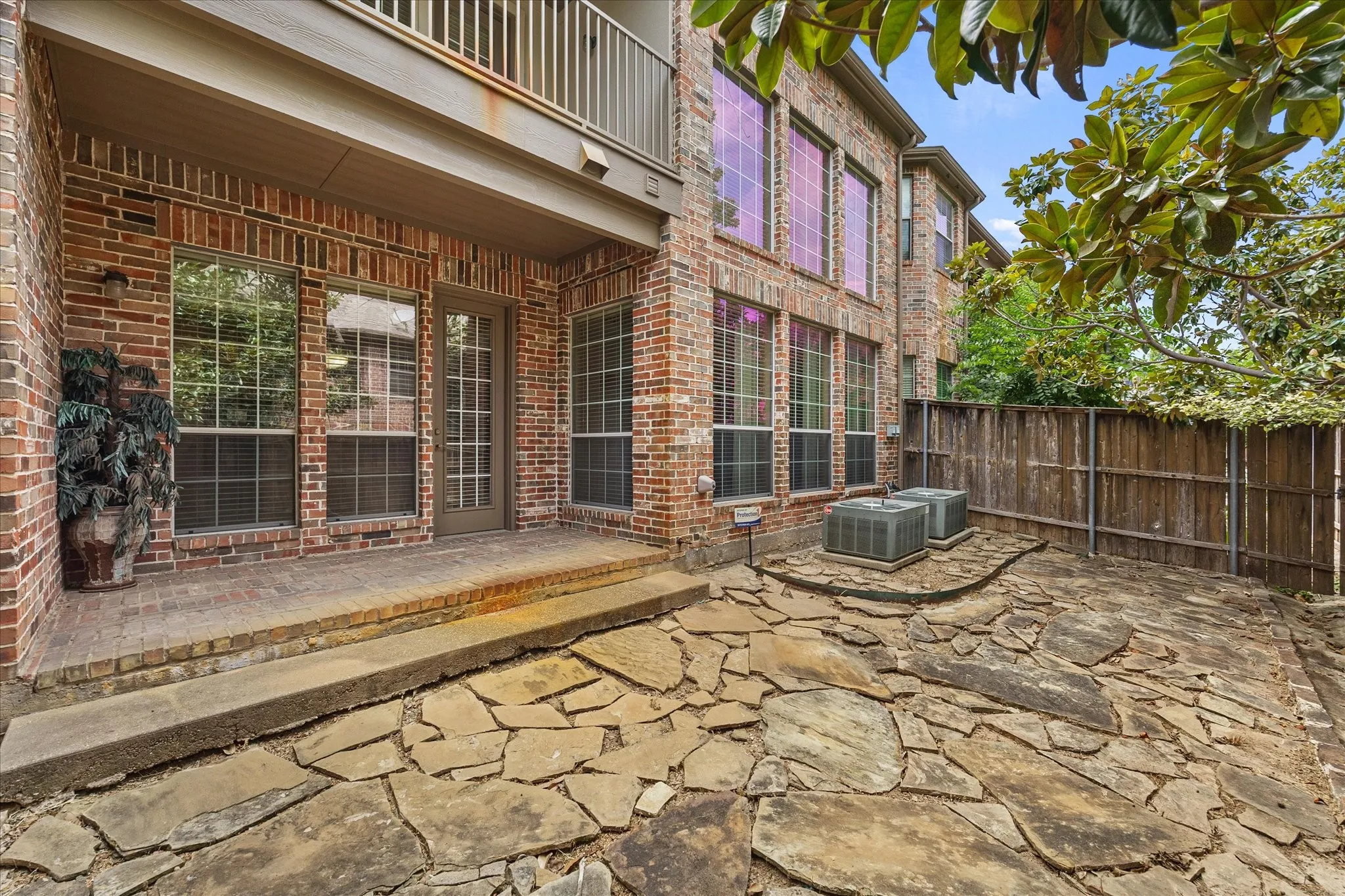 Townhouse For Sale in Collin County , 2356 Chelsea Drive, Frisco, Texas 75034, 3 Bedroom, 3 Bathroom, 2 Garage spaces, 2,414 Sqft, built in 2002, mls#21336475, Real Estate Agent in Frisco, Homes For Sale in Collin county, Homes For Sale in Frisco, Realtor in Frisco Texas, Real Estate Brokerage Independent Realty Texas, Luminita Cordes Realtor
