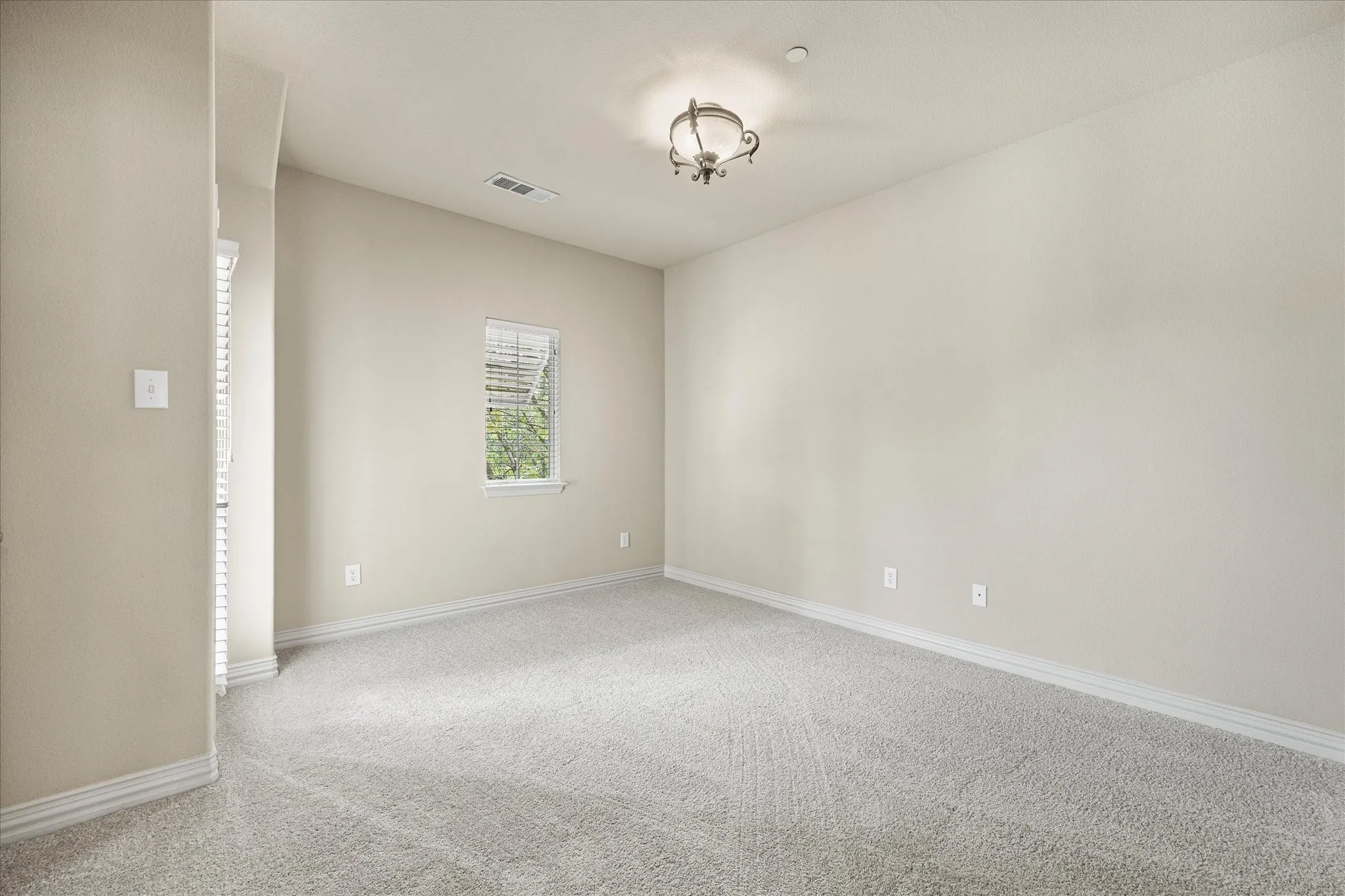 Townhouse For Sale in Collin County , 2356 Chelsea Drive, Frisco, Texas 75034, 3 Bedroom, 3 Bathroom, 2 Garage spaces, 2,414 Sqft, built in 2002, mls#21336475, Real Estate Agent in Frisco, Homes For Sale in Collin county, Homes For Sale in Frisco, Realtor in Frisco Texas, Real Estate Brokerage Independent Realty Texas, Luminita Cordes Realtor