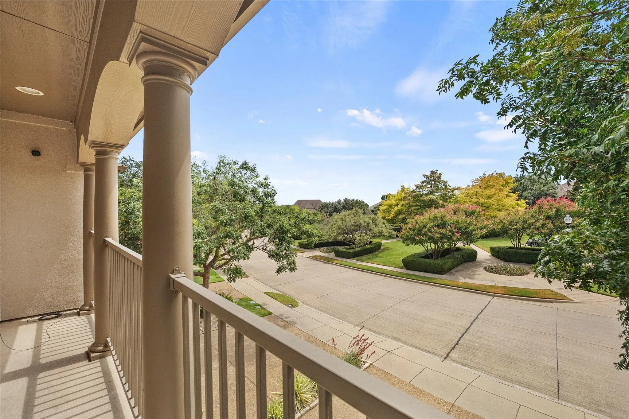 Townhouse For Sale in Collin County , 2356 Chelsea Drive, Frisco, Texas 75034, 3 Bedroom, 3 Bathroom, 2 Garage spaces, 2,414 Sqft, built in 2002, mls#21336475, Real Estate Agent in Frisco, Homes For Sale in Collin county, Homes For Sale in Frisco, Realtor in Frisco Texas, Real Estate Brokerage Independent Realty Texas, Luminita Cordes Realtor