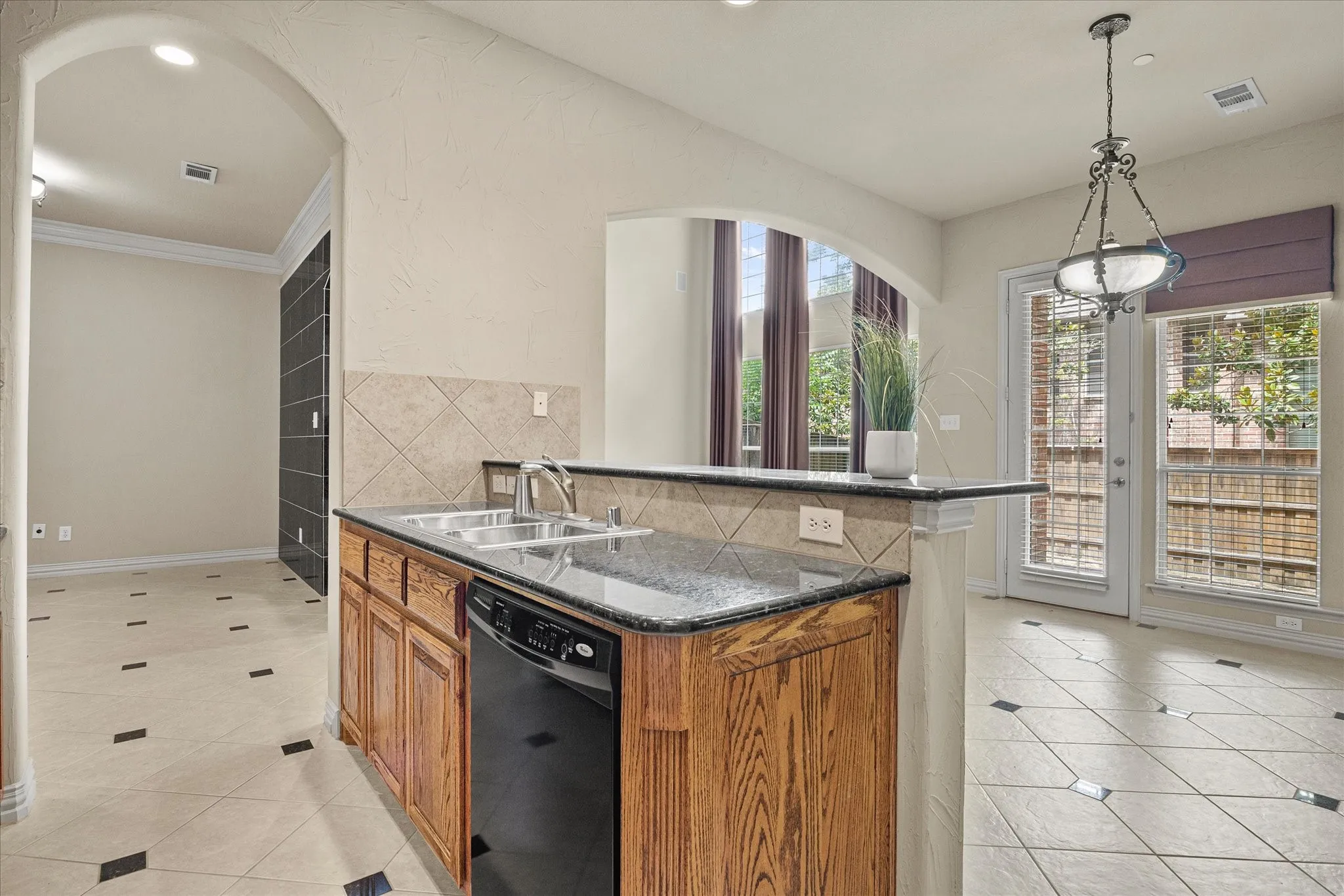 Townhouse For Sale in Collin County , 2356 Chelsea Drive, Frisco, Texas 75034, 3 Bedroom, 3 Bathroom, 2 Garage spaces, 2,414 Sqft, built in 2002, mls#21336475, Real Estate Agent in Frisco, Homes For Sale in Collin county, Homes For Sale in Frisco, Realtor in Frisco Texas, Real Estate Brokerage Independent Realty Texas, Luminita Cordes Realtor