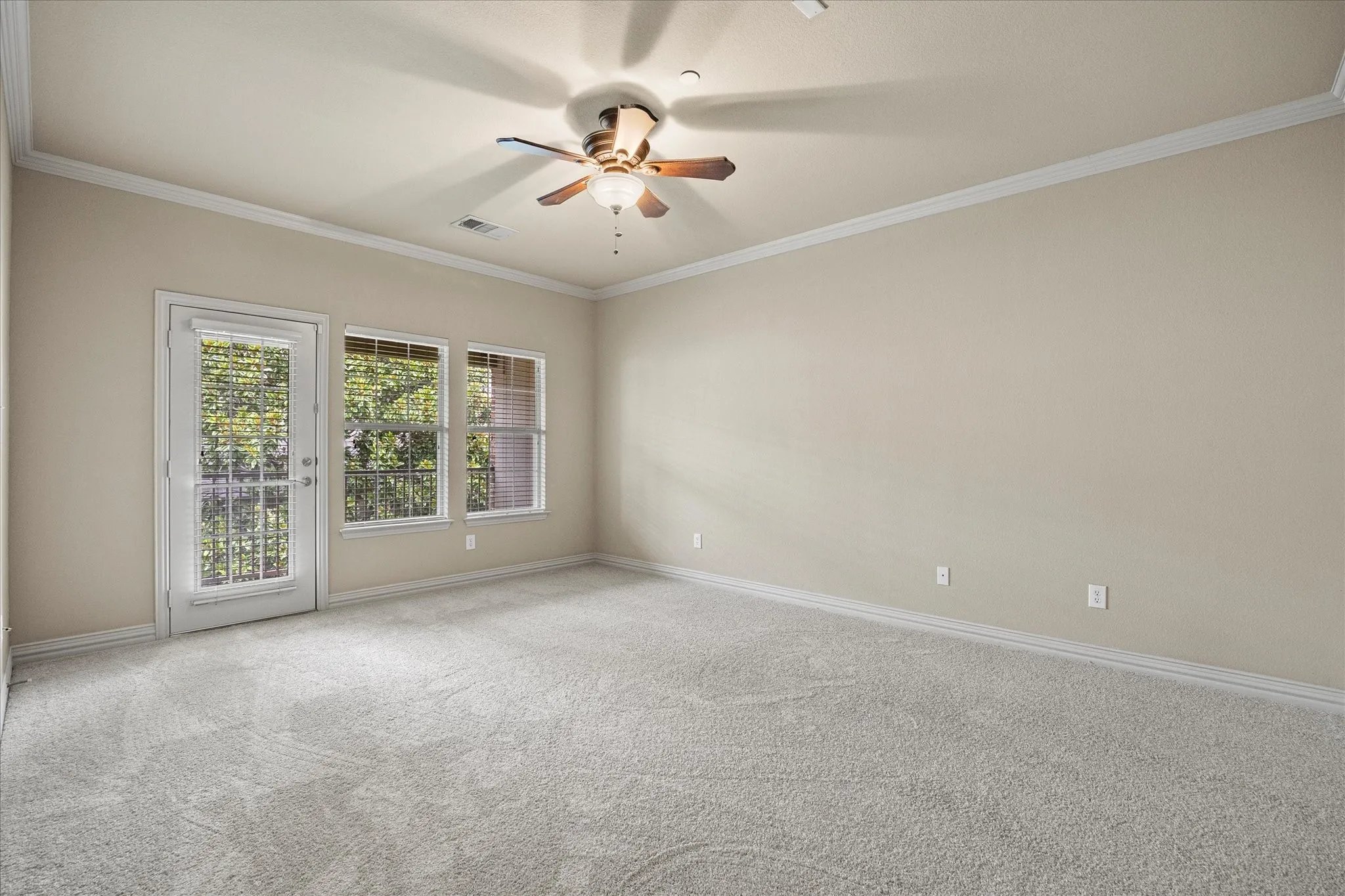 Townhouse For Sale in Collin County , 2356 Chelsea Drive, Frisco, Texas 75034, 3 Bedroom, 3 Bathroom, 2 Garage spaces, 2,414 Sqft, built in 2002, mls#21336475, Real Estate Agent in Frisco, Homes For Sale in Collin county, Homes For Sale in Frisco, Realtor in Frisco Texas, Real Estate Brokerage Independent Realty Texas, Luminita Cordes Realtor