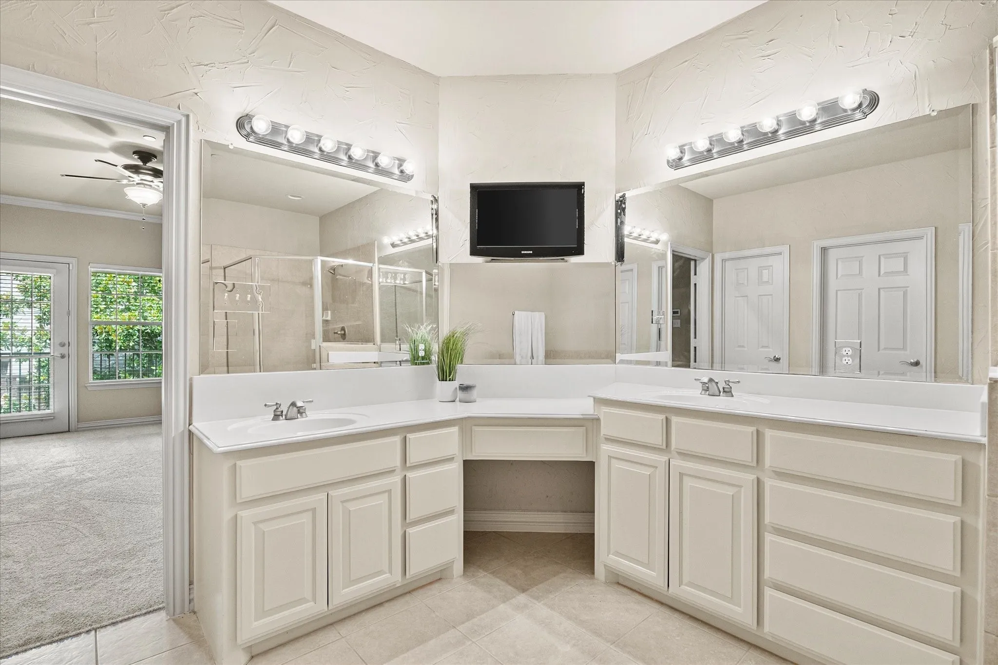 Townhouse For Sale in Collin County , 2356 Chelsea Drive, Frisco, Texas 75034, 3 Bedroom, 3 Bathroom, 2 Garage spaces, 2,414 Sqft, built in 2002, mls#21336475, Real Estate Agent in Frisco, Homes For Sale in Collin county, Homes For Sale in Frisco, Realtor in Frisco Texas, Real Estate Brokerage Independent Realty Texas, Luminita Cordes Realtor