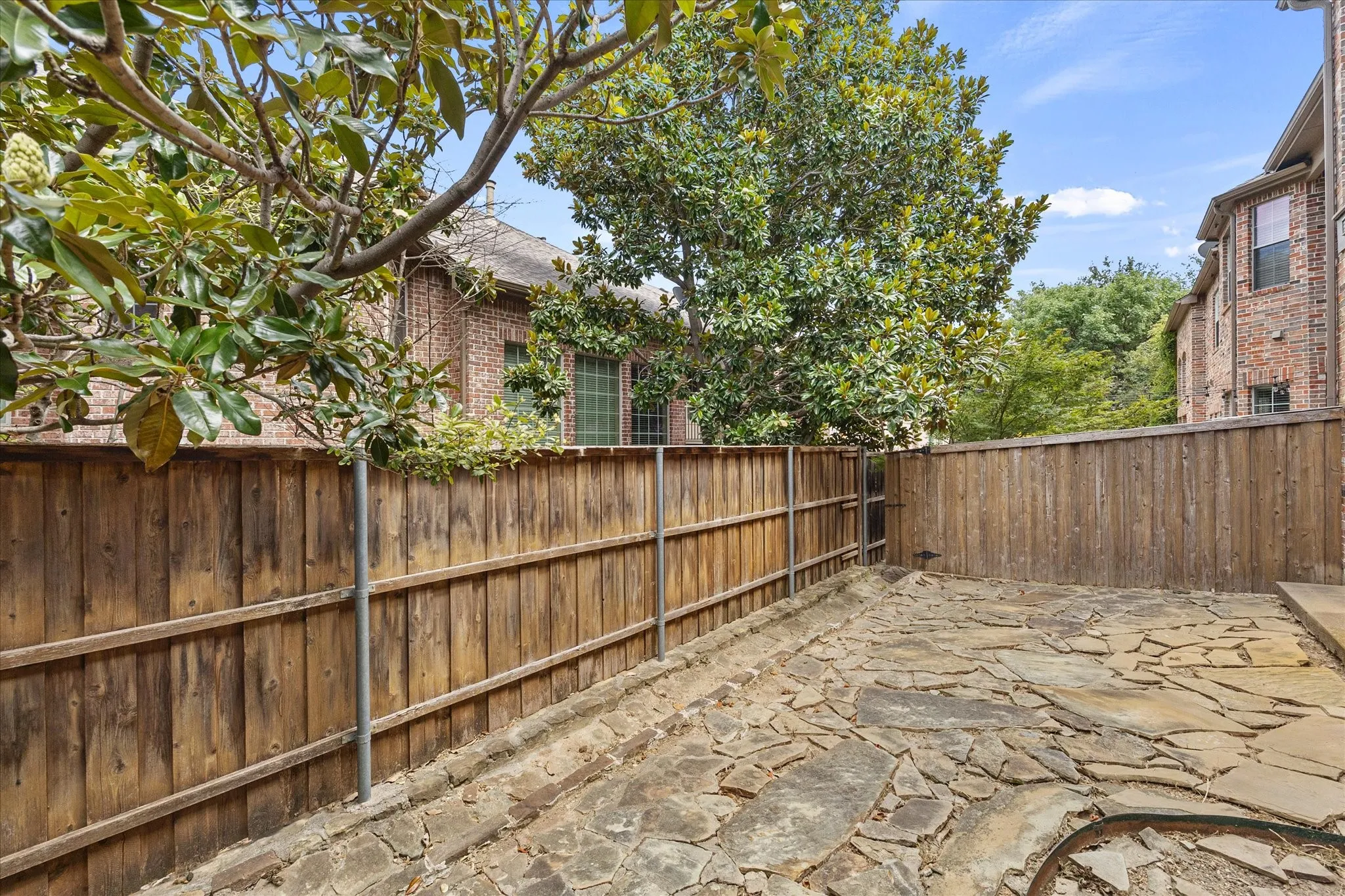 Townhouse For Sale in Collin County , 2356 Chelsea Drive, Frisco, Texas 75034, 3 Bedroom, 3 Bathroom, 2 Garage spaces, 2,414 Sqft, built in 2002, mls#21336475, Real Estate Agent in Frisco, Homes For Sale in Collin county, Homes For Sale in Frisco, Realtor in Frisco Texas, Real Estate Brokerage Independent Realty Texas, Luminita Cordes Realtor