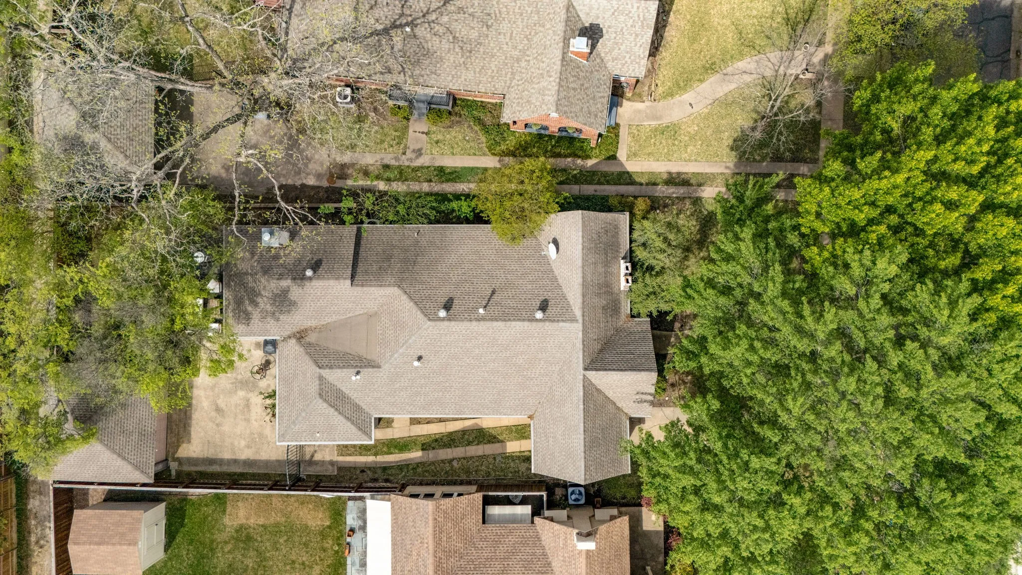 Single Family Residence For Sale in Dallas County , 907 Monte Vista Drive, Dallas, Texas 75223, 3 Bedroom, 2 Bathroom, 2 Garage spaces, 2,052 Sqft, built in 1945, mls#21348271, Real Estate Agent in Dallas, Homes For Sale in Dallas county, Homes For Sale in Dallas, Realtor in Dallas Texas, Real Estate Brokerage Independent Realty Texas, Luminita Cordes Realtor