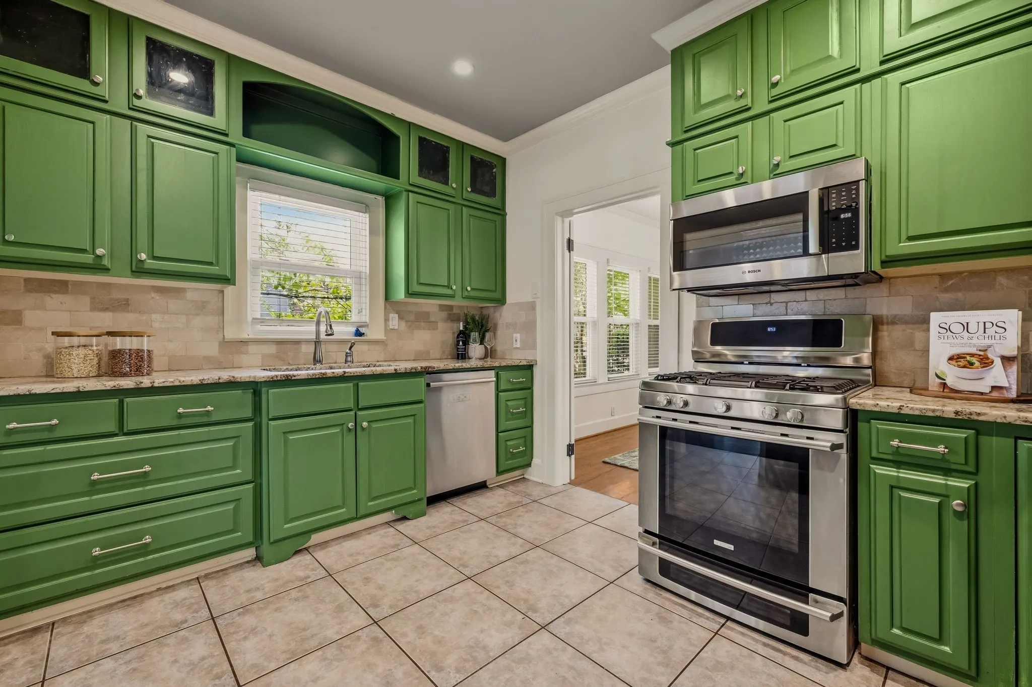 Single Family Residence For Sale in Dallas County , 907 Monte Vista Drive, Dallas, Texas 75223, 3 Bedroom, 2 Bathroom, 2 Garage spaces, 2,052 Sqft, built in 1945, mls#21348271, Real Estate Agent in Dallas, Homes For Sale in Dallas county, Homes For Sale in Dallas, Realtor in Dallas Texas, Real Estate Brokerage Independent Realty Texas, Luminita Cordes Realtor