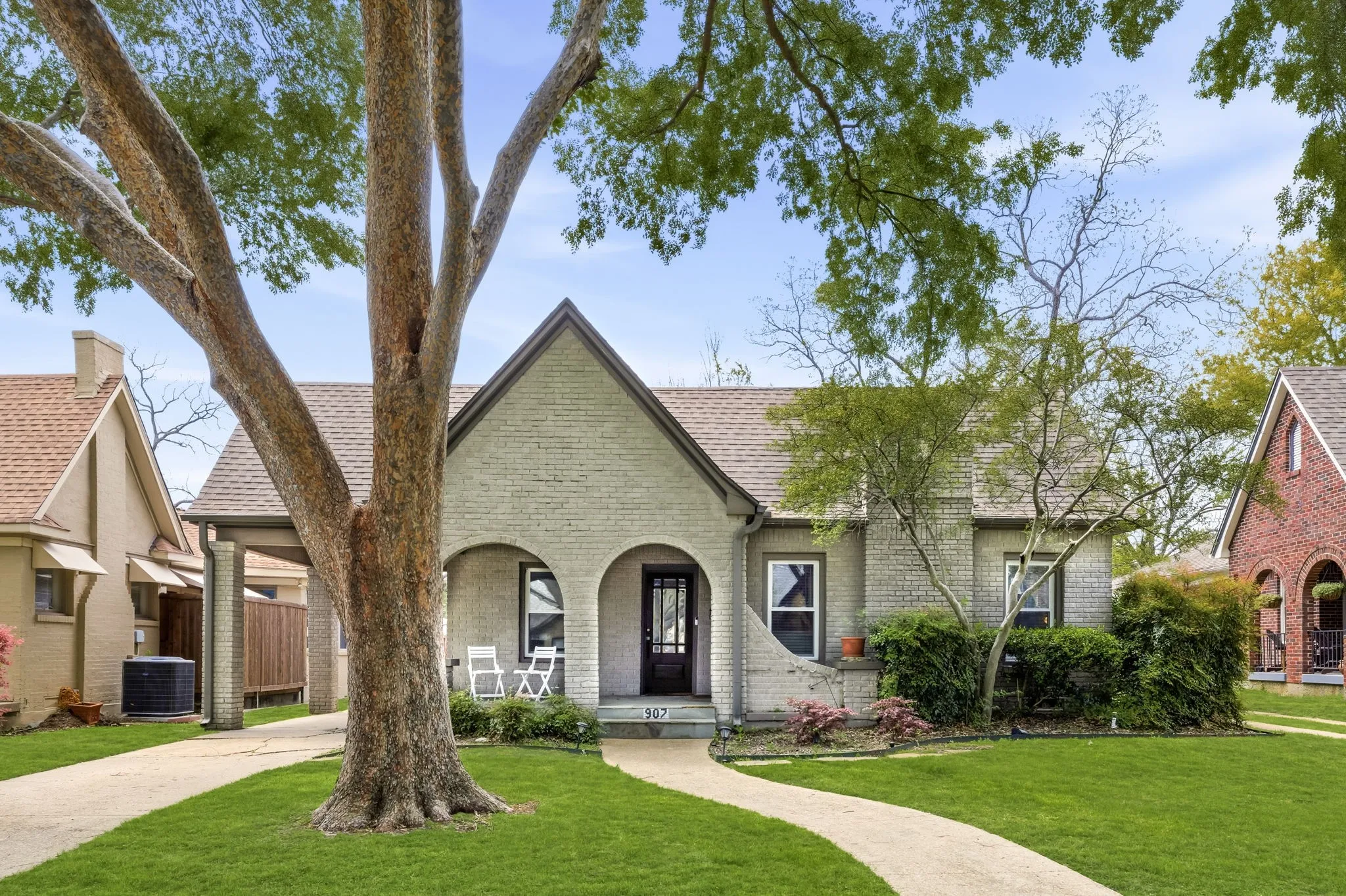 Single Family Residence For Sale in Dallas County , 907 Monte Vista Drive, Dallas, Texas 75223, 3 Bedroom, 2 Bathroom, 2 Garage spaces, 2,052 Sqft, built in 1945, mls#21348271, Real Estate Agent in Dallas, Homes For Sale in Dallas county, Homes For Sale in Dallas, Realtor in Dallas Texas, Real Estate Brokerage Independent Realty Texas, Luminita Cordes Realtor