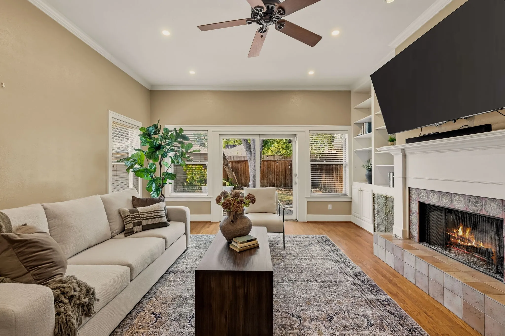 Single Family Residence For Sale in Dallas County , 907 Monte Vista Drive, Dallas, Texas 75223, 3 Bedroom, 2 Bathroom, 2 Garage spaces, 2,052 Sqft, built in 1945, mls#21348271, Real Estate Agent in Dallas, Homes For Sale in Dallas county, Homes For Sale in Dallas, Realtor in Dallas Texas, Real Estate Brokerage Independent Realty Texas, Luminita Cordes Realtor