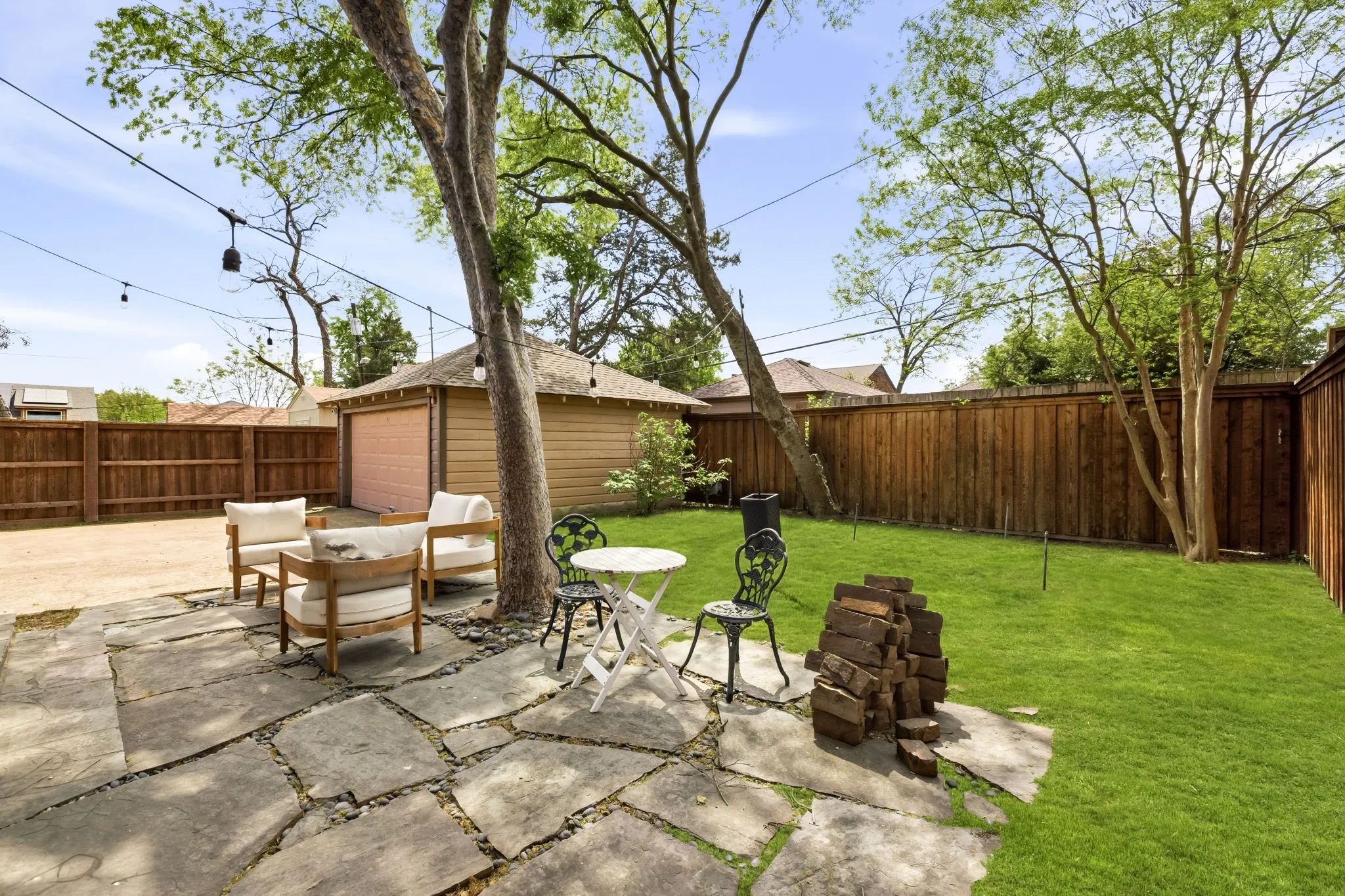 Single Family Residence For Sale in Dallas County , 907 Monte Vista Drive, Dallas, Texas 75223, 3 Bedroom, 2 Bathroom, 2 Garage spaces, 2,052 Sqft, built in 1945, mls#21348271, Real Estate Agent in Dallas, Homes For Sale in Dallas county, Homes For Sale in Dallas, Realtor in Dallas Texas, Real Estate Brokerage Independent Realty Texas, Luminita Cordes Realtor