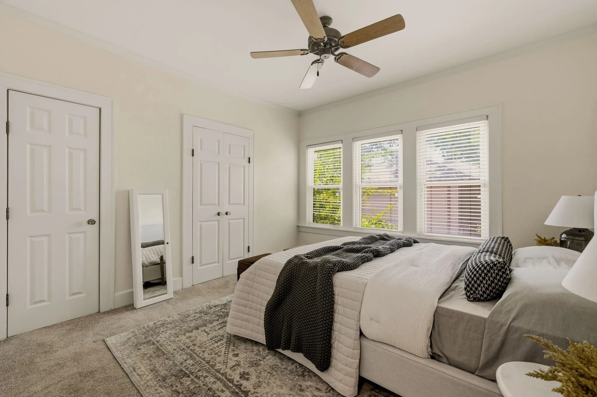 Single Family Residence For Sale in Dallas County , 907 Monte Vista Drive, Dallas, Texas 75223, 3 Bedroom, 2 Bathroom, 2 Garage spaces, 2,052 Sqft, built in 1945, mls#21348271, Real Estate Agent in Dallas, Homes For Sale in Dallas county, Homes For Sale in Dallas, Realtor in Dallas Texas, Real Estate Brokerage Independent Realty Texas, Luminita Cordes Realtor