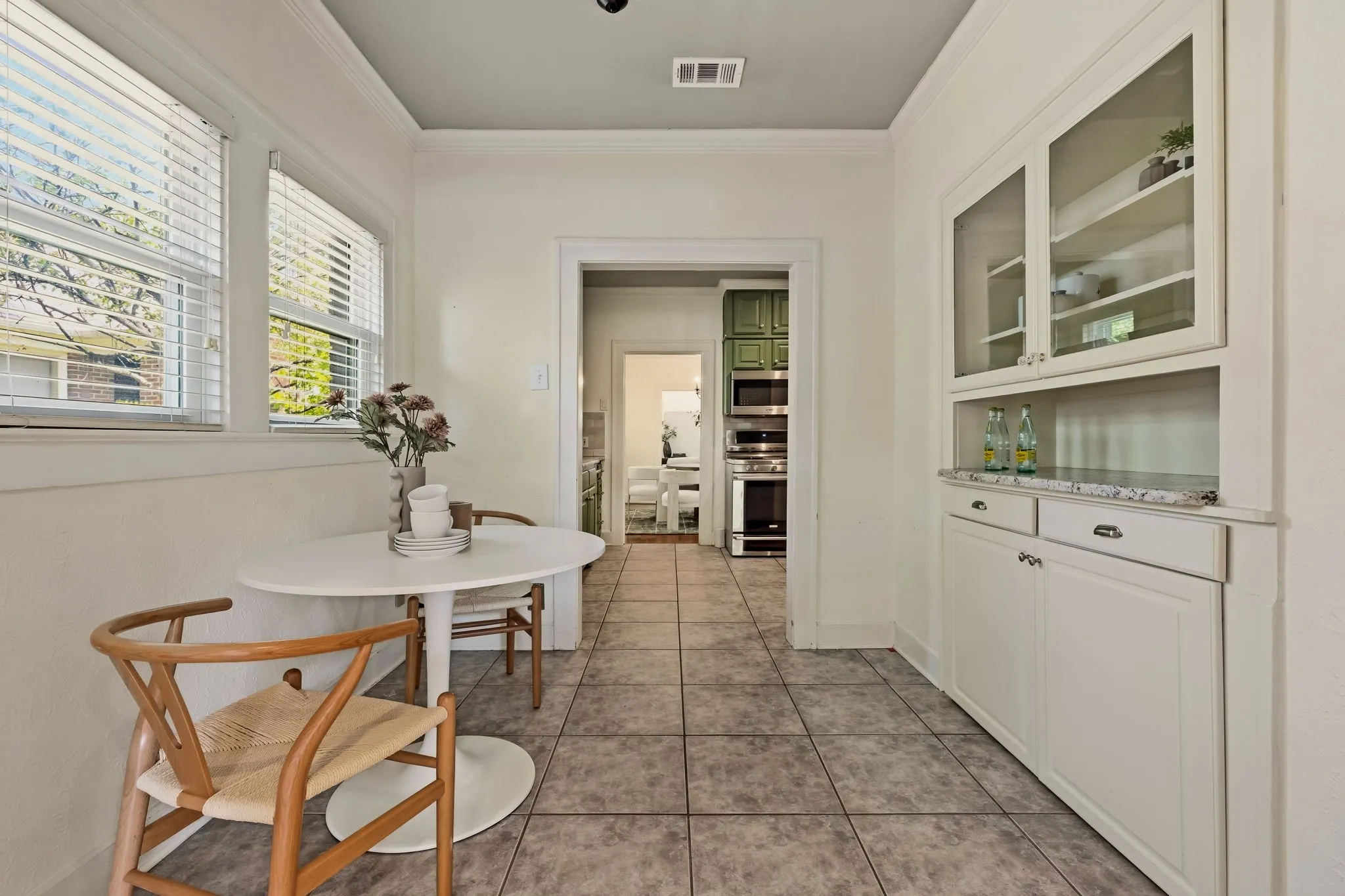 Single Family Residence For Sale in Dallas County , 907 Monte Vista Drive, Dallas, Texas 75223, 3 Bedroom, 2 Bathroom, 2 Garage spaces, 2,052 Sqft, built in 1945, mls#21348271, Real Estate Agent in Dallas, Homes For Sale in Dallas county, Homes For Sale in Dallas, Realtor in Dallas Texas, Real Estate Brokerage Independent Realty Texas, Luminita Cordes Realtor