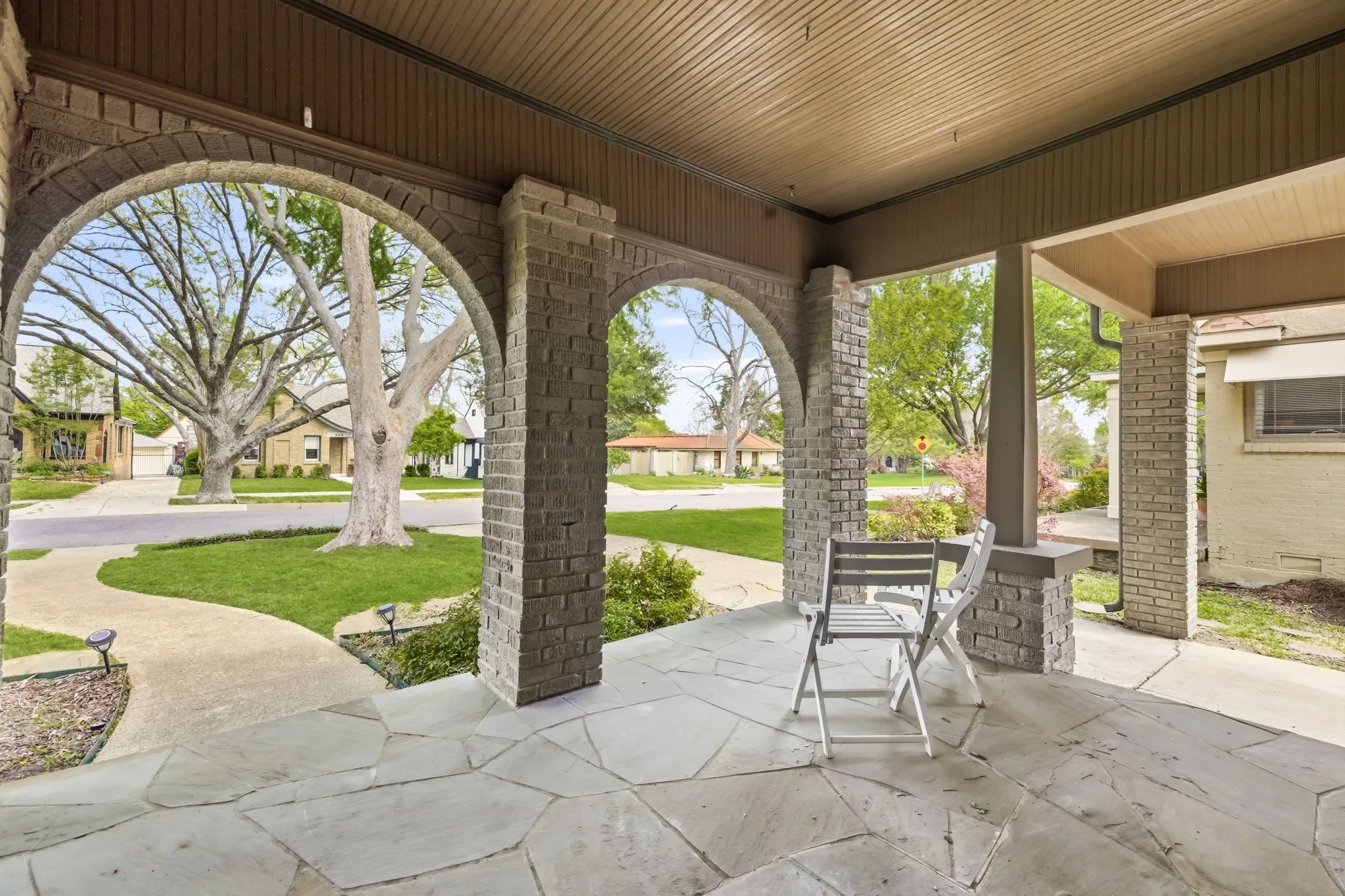 Single Family Residence For Sale in Dallas County , 907 Monte Vista Drive, Dallas, Texas 75223, 3 Bedroom, 2 Bathroom, 2 Garage spaces, 2,052 Sqft, built in 1945, mls#21348271, Real Estate Agent in Dallas, Homes For Sale in Dallas county, Homes For Sale in Dallas, Realtor in Dallas Texas, Real Estate Brokerage Independent Realty Texas, Luminita Cordes Realtor