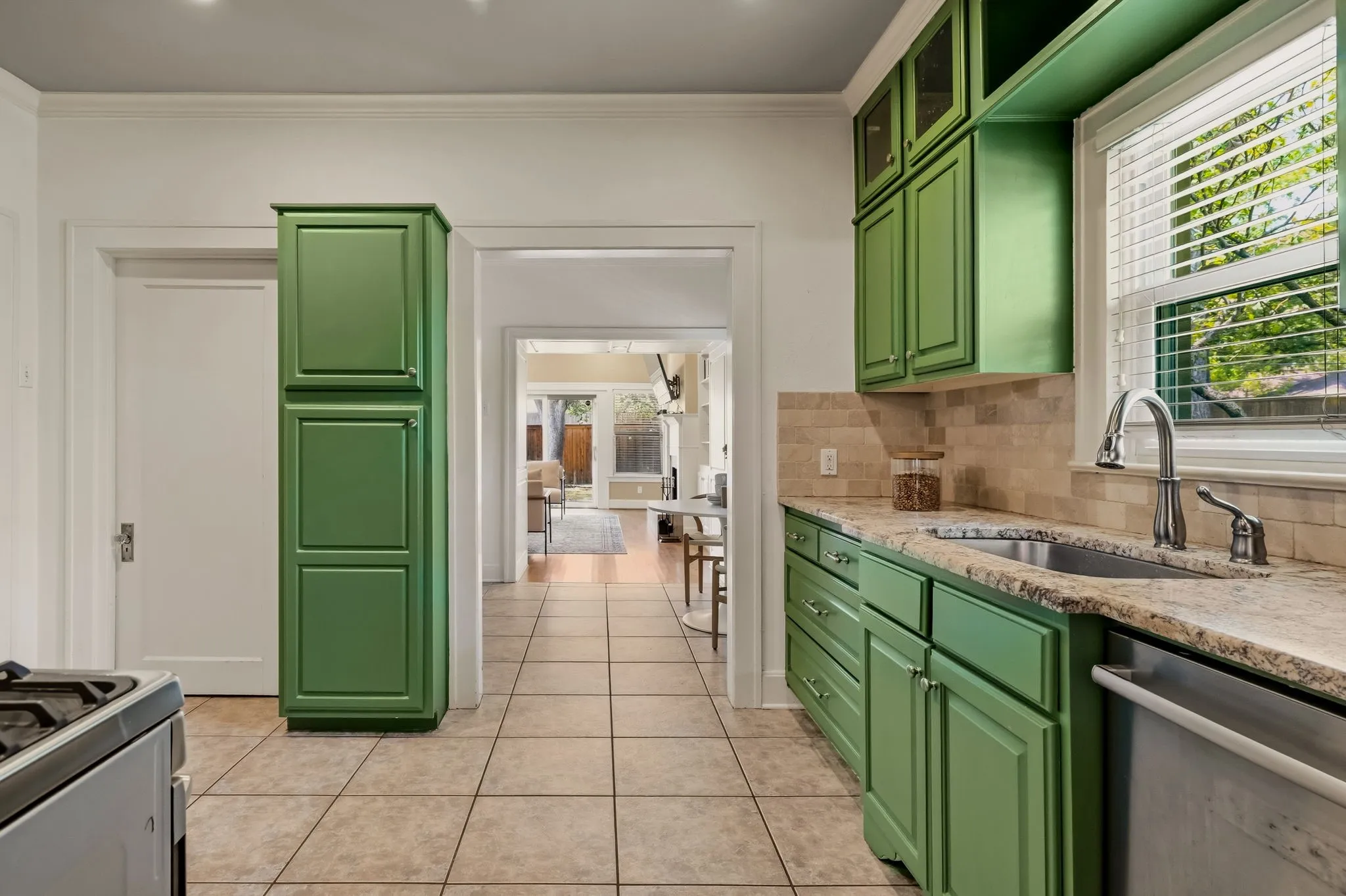 Single Family Residence For Sale in Dallas County , 907 Monte Vista Drive, Dallas, Texas 75223, 3 Bedroom, 2 Bathroom, 2 Garage spaces, 2,052 Sqft, built in 1945, mls#21348271, Real Estate Agent in Dallas, Homes For Sale in Dallas county, Homes For Sale in Dallas, Realtor in Dallas Texas, Real Estate Brokerage Independent Realty Texas, Luminita Cordes Realtor