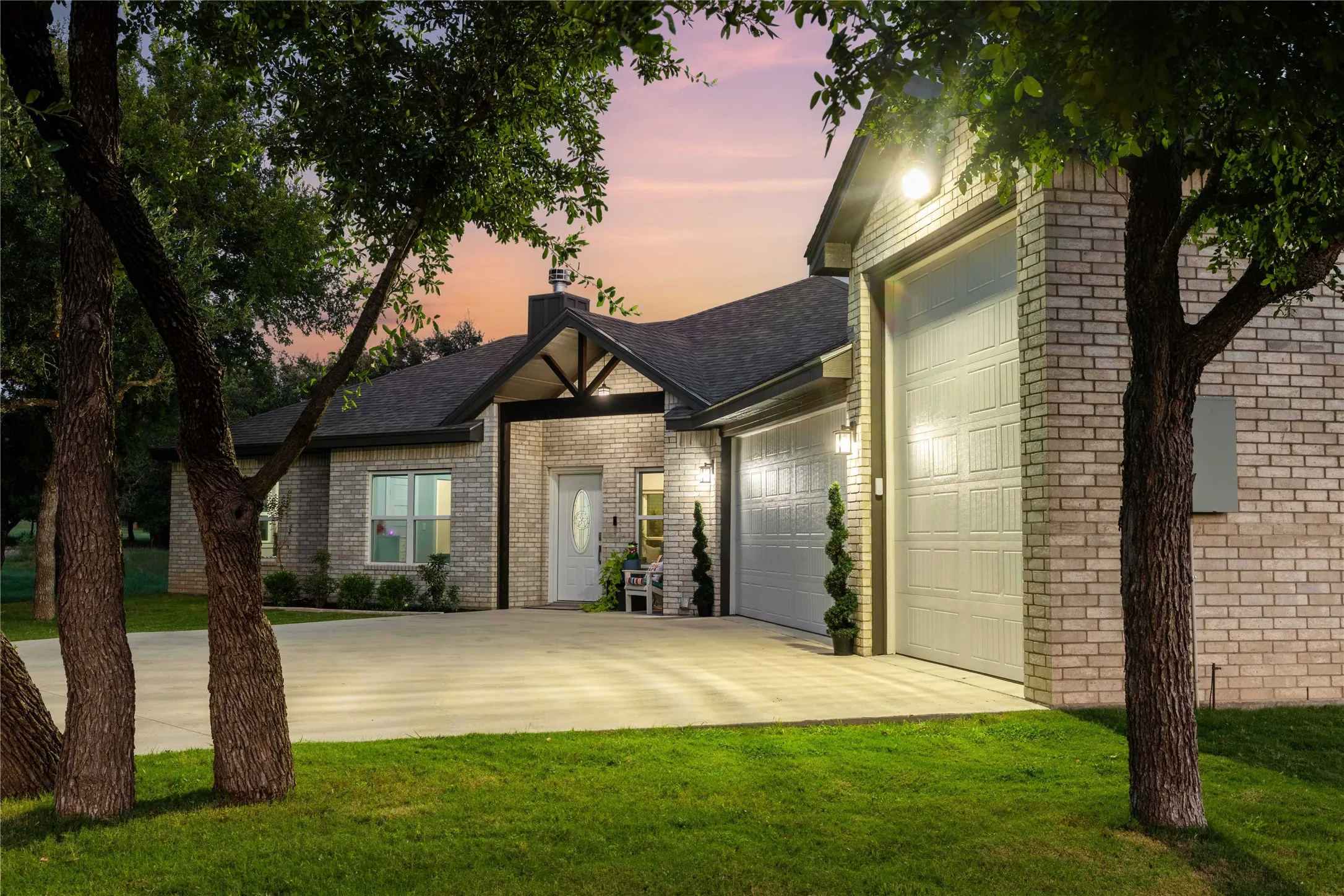 Single Family Residence For Sale in Brown County , 7274 Feather Bay Boulevard, Brownwood, Texas 76801, 4 Bedrooms, 2 Bathrooms, 3 Garage spaces, 1,877 Sqft, built in 2021, Price $469,000, mls#21348199, Real Estate Agent in Brownwood, Homes For Sale in Brown county, Homes For Sale in Brownwood, Realtor in Brownwood Texas, Real Estate Brokerage Independent Realty Texas, Luminita Cordes Realtor