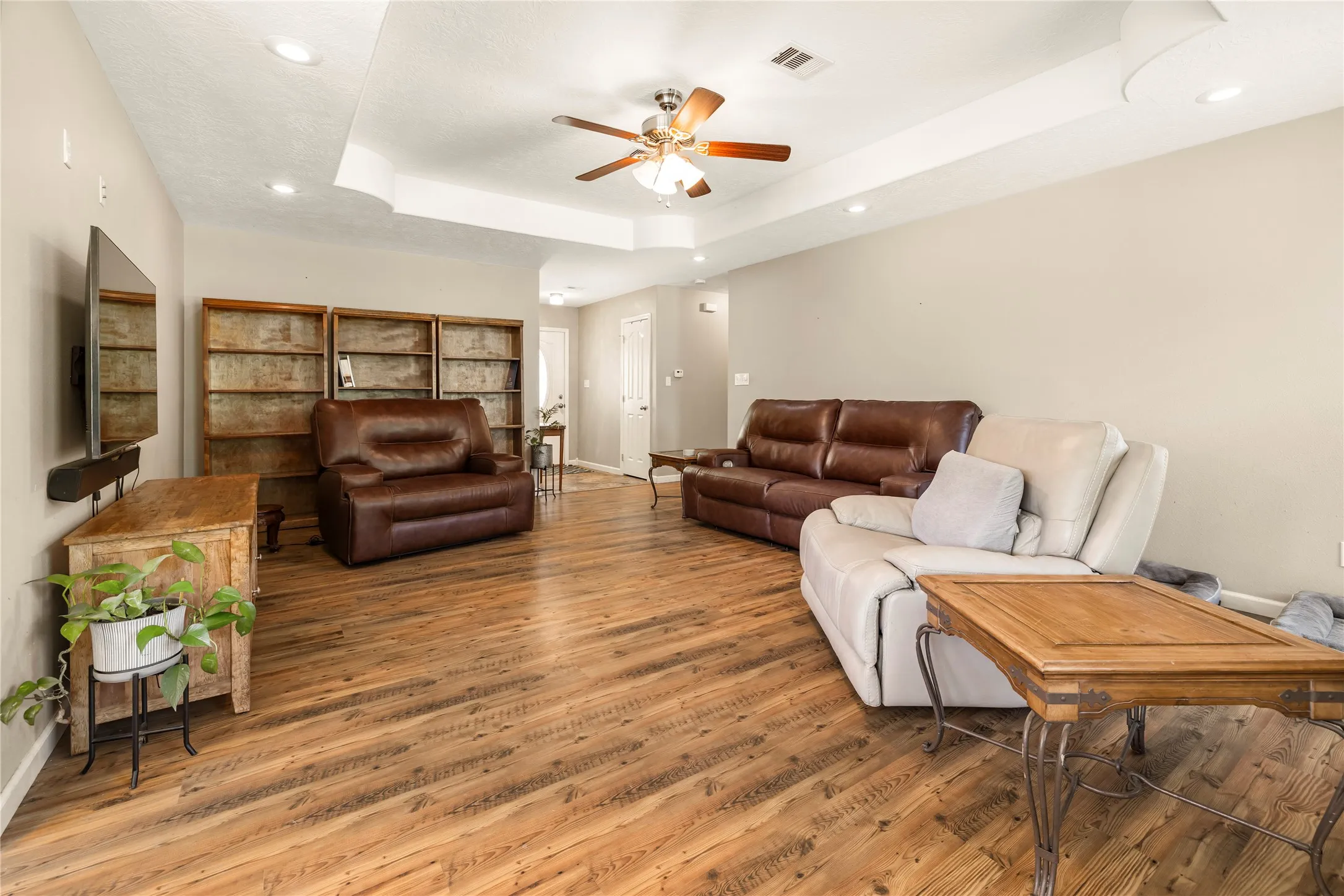 Single Family Residence For Sale in Wood County , 780 S Fm 17, Alba, Texas 75410, 3 Bedroom, 2 Bathroom, 2 Garage spaces, 1,648 Sqft, built in 2013, mls#21347908, Real Estate Agent in Alba, Homes For Sale in Wood county, Homes For Sale in Alba, Realtor in Alba Texas, Real Estate Brokerage Independent Realty Texas, Luminita Cordes Realtor
