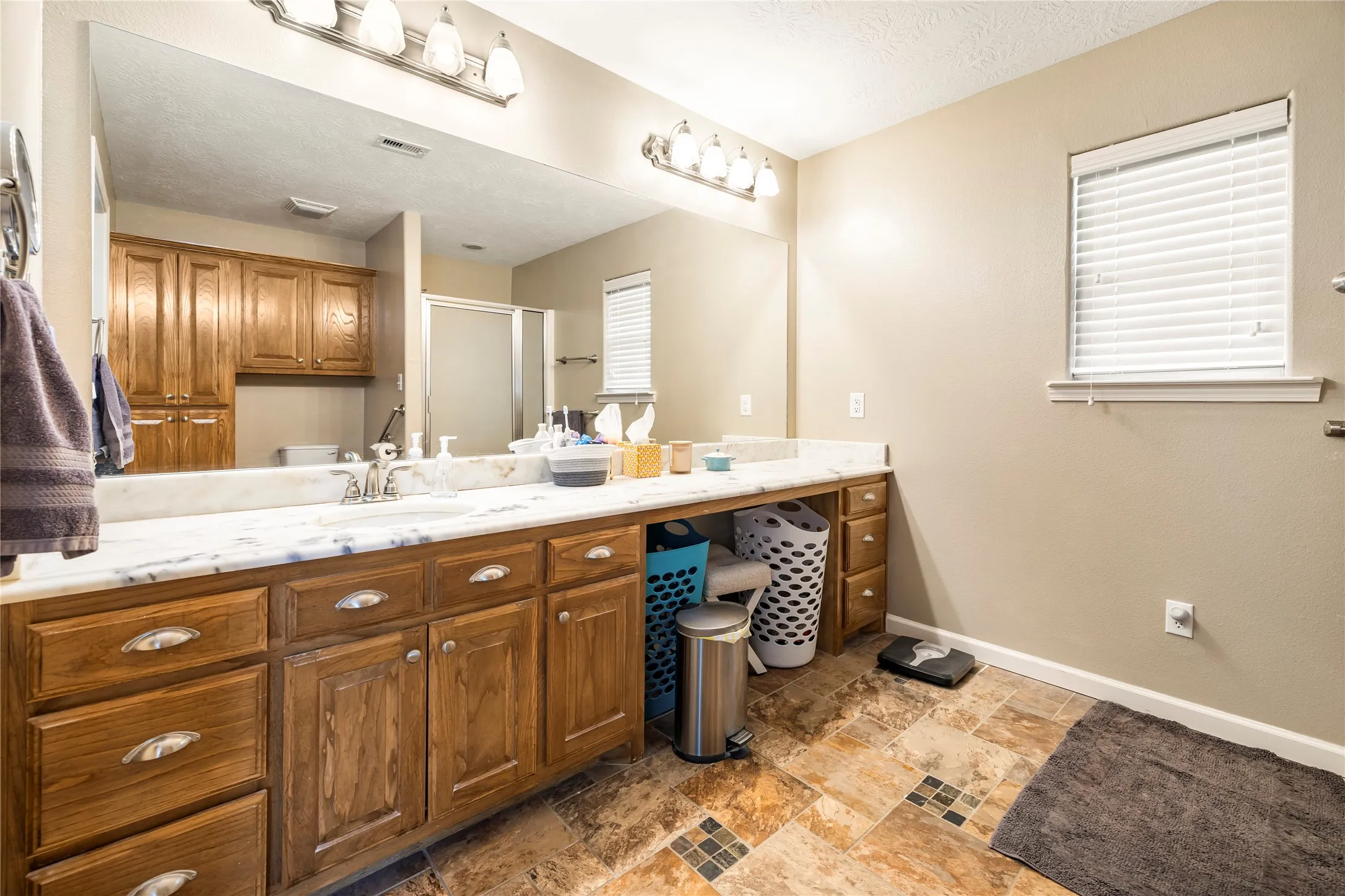 Single Family Residence For Sale in Wood County , 780 S Fm 17, Alba, Texas 75410, 3 Bedroom, 2 Bathroom, 2 Garage spaces, 1,648 Sqft, built in 2013, mls#21347908, Real Estate Agent in Alba, Homes For Sale in Wood county, Homes For Sale in Alba, Realtor in Alba Texas, Real Estate Brokerage Independent Realty Texas, Luminita Cordes Realtor