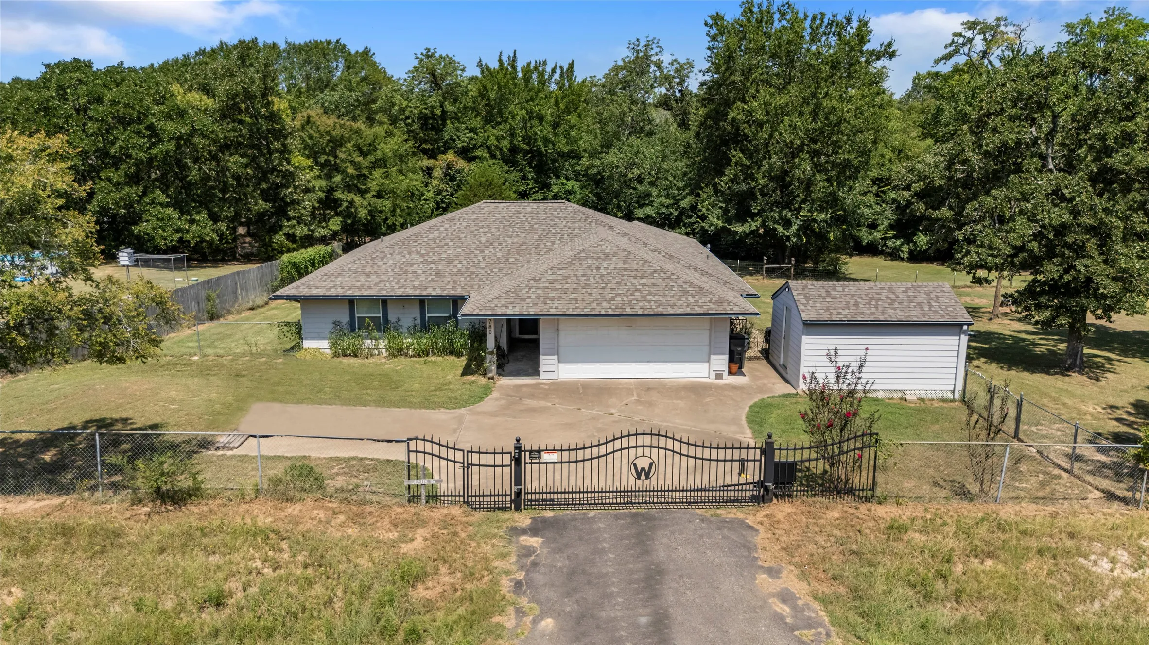 Single Family Residence For Sale in Wood County , 780 S Fm 17, Alba, Texas 75410, 3 Bedroom, 2 Bathroom, 2 Garage spaces, 1,648 Sqft, built in 2013, mls#21347908, Real Estate Agent in Alba, Homes For Sale in Wood county, Homes For Sale in Alba, Realtor in Alba Texas, Real Estate Brokerage Independent Realty Texas, Luminita Cordes Realtor