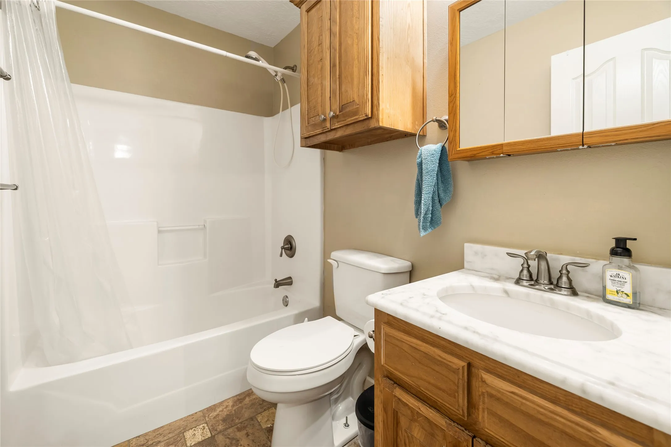 Single Family Residence For Sale in Wood County , 780 S Fm 17, Alba, Texas 75410, 3 Bedroom, 2 Bathroom, 2 Garage spaces, 1,648 Sqft, built in 2013, mls#21347908, Real Estate Agent in Alba, Homes For Sale in Wood county, Homes For Sale in Alba, Realtor in Alba Texas, Real Estate Brokerage Independent Realty Texas, Luminita Cordes Realtor