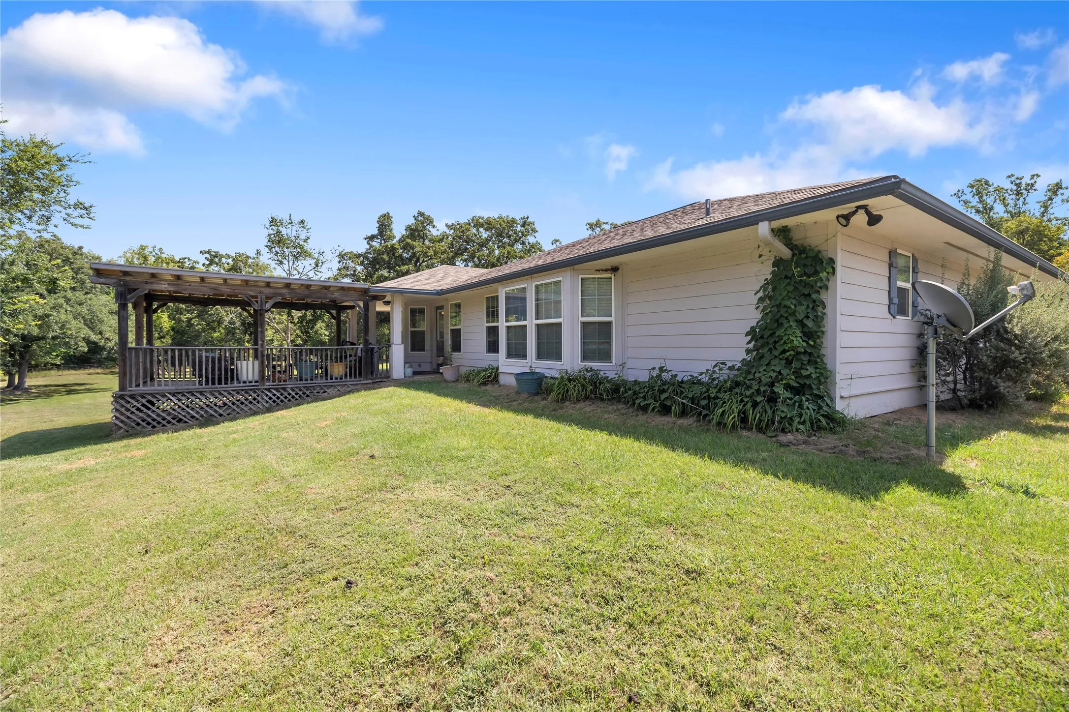 Single Family Residence For Sale in Wood County , 780 S Fm 17, Alba, Texas 75410, 3 Bedroom, 2 Bathroom, 2 Garage spaces, 1,648 Sqft, built in 2013, mls#21347908, Real Estate Agent in Alba, Homes For Sale in Wood county, Homes For Sale in Alba, Realtor in Alba Texas, Real Estate Brokerage Independent Realty Texas, Luminita Cordes Realtor
