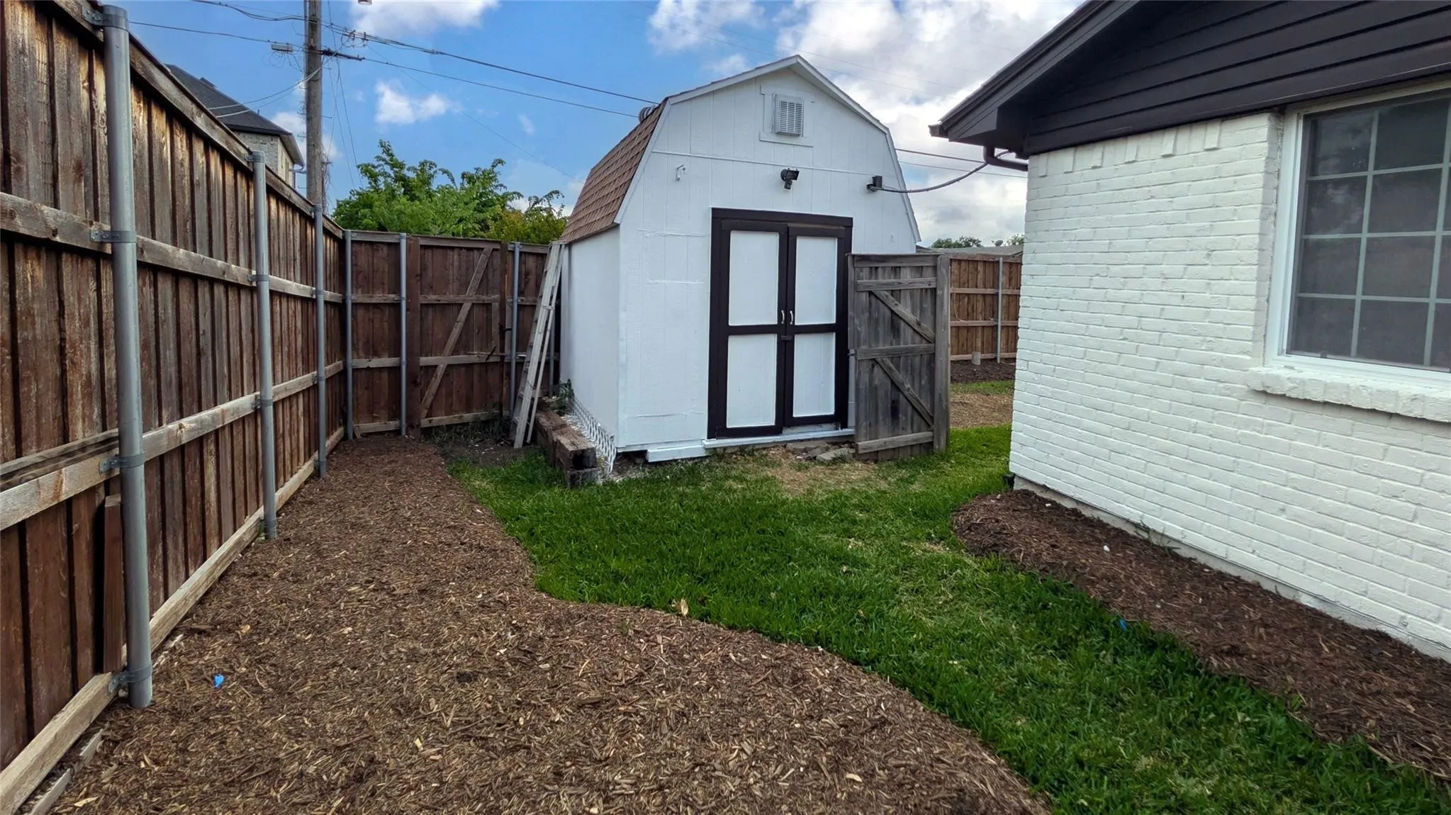 Single Family Residence For Rent in Dallas County , 4122 Victoria Street, Irving, Texas 75062, 3 Bedroom, 2 Bathroom, 2 Garage spaces, 1,579 Sqft, built in 1965, mls#21348294, Real Estate Agent in Irving, Homes For Rent in Dallas county, Homes For Rent in Irving, Realtor in Irving Texas, Real Estate Brokerage Independent Realty Texas, Luminita Cordes Realtor