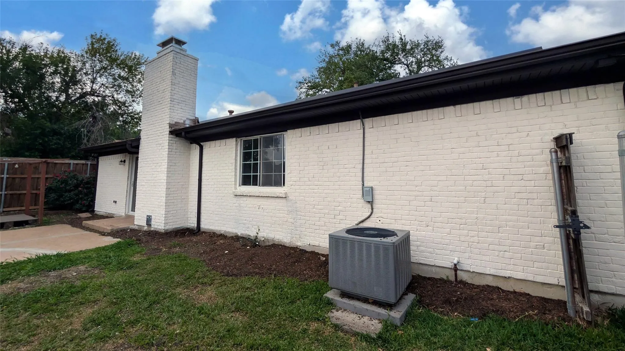 Single Family Residence For Rent in Dallas County , 4122 Victoria Street, Irving, Texas 75062, 3 Bedroom, 2 Bathroom, 2 Garage spaces, 1,579 Sqft, built in 1965, mls#21348294, Real Estate Agent in Irving, Homes For Rent in Dallas county, Homes For Rent in Irving, Realtor in Irving Texas, Real Estate Brokerage Independent Realty Texas, Luminita Cordes Realtor