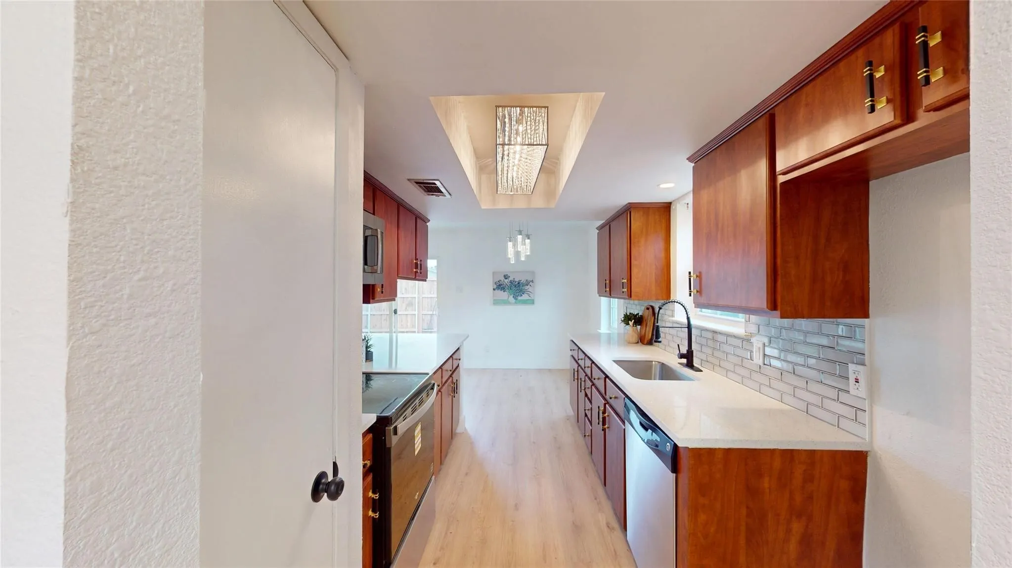 Single Family Residence For Rent in Dallas County , 4122 Victoria Street, Irving, Texas 75062, 3 Bedroom, 2 Bathroom, 2 Garage spaces, 1,579 Sqft, built in 1965, mls#21348294, Real Estate Agent in Irving, Homes For Rent in Dallas county, Homes For Rent in Irving, Realtor in Irving Texas, Real Estate Brokerage Independent Realty Texas, Luminita Cordes Realtor