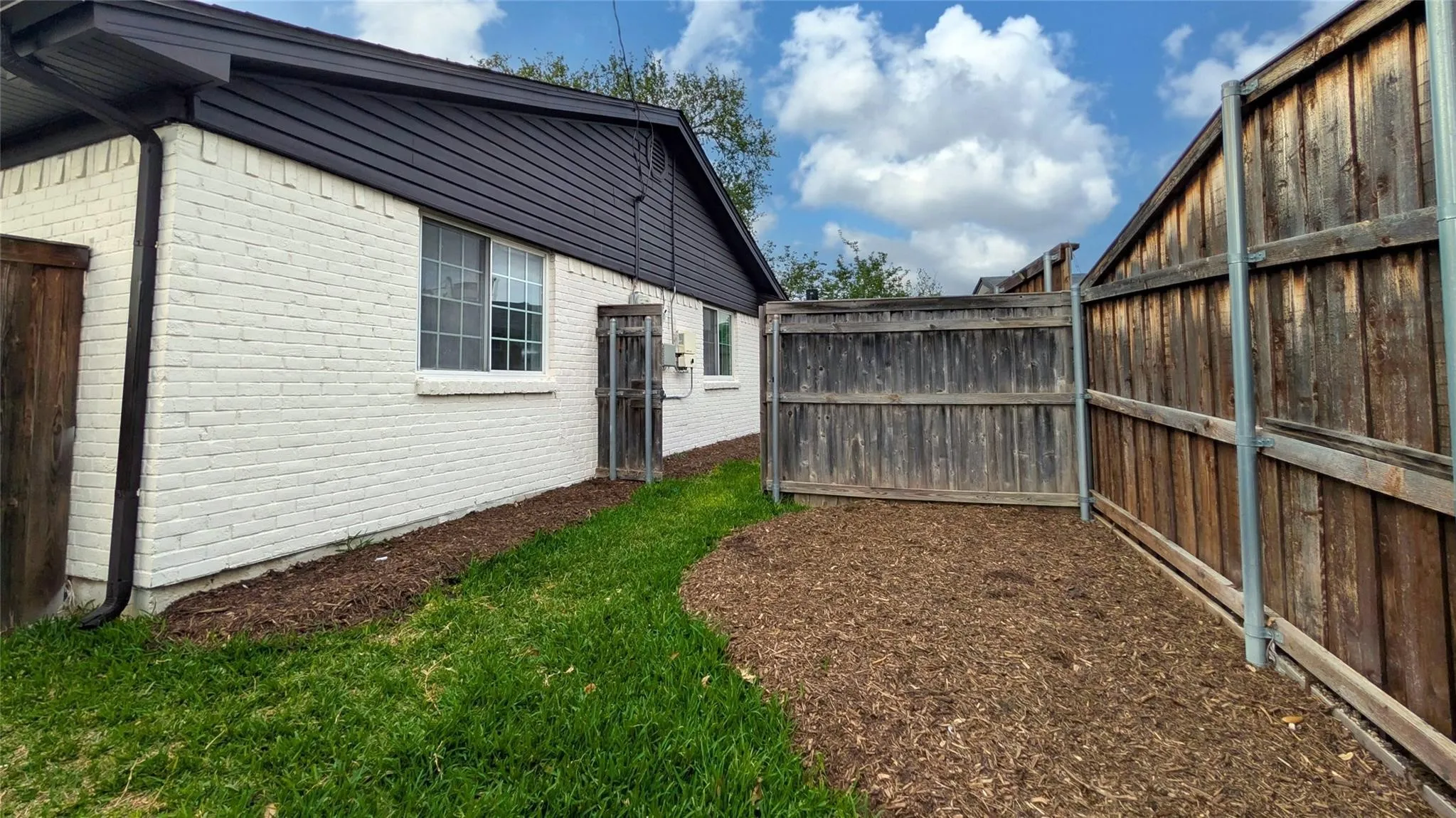 Single Family Residence For Rent in Dallas County , 4122 Victoria Street, Irving, Texas 75062, 3 Bedroom, 2 Bathroom, 2 Garage spaces, 1,579 Sqft, built in 1965, mls#21348294, Real Estate Agent in Irving, Homes For Rent in Dallas county, Homes For Rent in Irving, Realtor in Irving Texas, Real Estate Brokerage Independent Realty Texas, Luminita Cordes Realtor