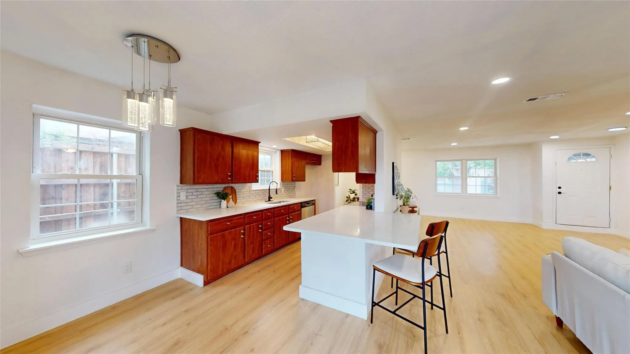 Single Family Residence For Rent in Dallas County , 4122 Victoria Street, Irving, Texas 75062, 3 Bedroom, 2 Bathroom, 2 Garage spaces, 1,579 Sqft, built in 1965, mls#21348294, Real Estate Agent in Irving, Homes For Rent in Dallas county, Homes For Rent in Irving, Realtor in Irving Texas, Real Estate Brokerage Independent Realty Texas, Luminita Cordes Realtor
