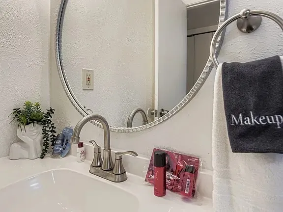Single Family Residence For Sale in Tarrant County , 2001 Newbury Drive, Arlington, Texas 76014, 4 Bedroom, 2 Bathroom, 2 Garage spaces, 1,631 Sqft, built in 1979, mls#21347975, Real Estate Agent in Arlington, Homes For Sale in Tarrant county, Homes For Sale in Arlington, Realtor in Arlington Texas, Real Estate Brokerage Independent Realty Texas, Luminita Cordes Realtor
