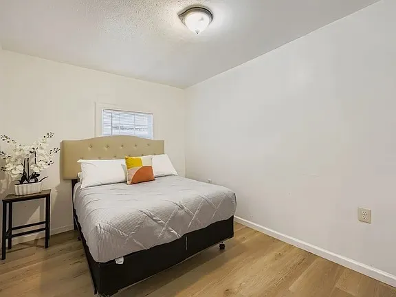 Single Family Residence For Sale in Tarrant County , 2001 Newbury Drive, Arlington, Texas 76014, 4 Bedroom, 2 Bathroom, 2 Garage spaces, 1,631 Sqft, built in 1979, mls#21347975, Real Estate Agent in Arlington, Homes For Sale in Tarrant county, Homes For Sale in Arlington, Realtor in Arlington Texas, Real Estate Brokerage Independent Realty Texas, Luminita Cordes Realtor