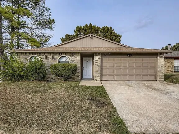 Single Family Residence For Sale in Tarrant County , 2001 Newbury Drive, Arlington, Texas 76014, 4 Bedroom, 2 Bathroom, 2 Garage spaces, 1,631 Sqft, built in 1979, mls#21347975, Real Estate Agent in Arlington, Homes For Sale in Tarrant county, Homes For Sale in Arlington, Realtor in Arlington Texas, Real Estate Brokerage Independent Realty Texas, Luminita Cordes Realtor