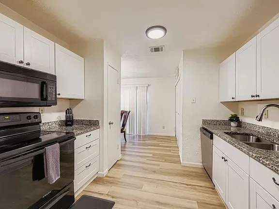 Single Family Residence For Sale in Tarrant County , 2001 Newbury Drive, Arlington, Texas 76014, 4 Bedroom, 2 Bathroom, 2 Garage spaces, 1,631 Sqft, built in 1979, mls#21347975, Real Estate Agent in Arlington, Homes For Sale in Tarrant county, Homes For Sale in Arlington, Realtor in Arlington Texas, Real Estate Brokerage Independent Realty Texas, Luminita Cordes Realtor