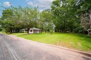 Single Family Residence For Rent in Titus County , 1109 Booker Avenue, Mt Pleasant, Texas 75455, 3 Bedroom, 2 Bathroom, Garage spaces, 1,593 Sqft, built in 1971, mls#21348286, Real Estate Agent in Mt Pleasant, Homes For Rent in Titus county, Homes For Rent in Mt Pleasant, Realtor in Mt Pleasant Texas, Real Estate Brokerage Independent Realty Texas, Luminita Cordes Realtor