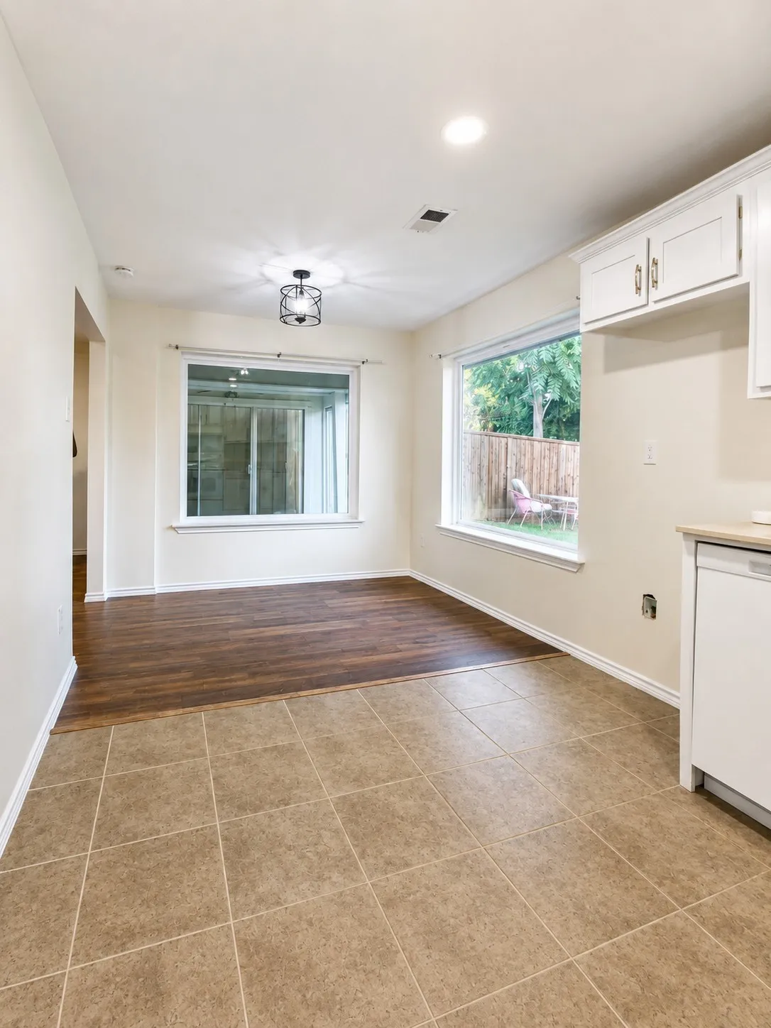 Single Family Residence For Rent in Dallas County , 7618 Thistle Lane, Dallas, Texas 75240, 3 Bedroom, 2 Bathroom, 1 Garage spaces, 1,590 Sqft, built in 1969, Price $2,400, mls#21348145, Real Estate Agent in Dallas, Homes For Rent in Dallas county, Homes For Rent in Dallas, Realtor in Dallas Texas, Real Estate Brokerage Independent Realty Texas, Luminita Cordes Realtor