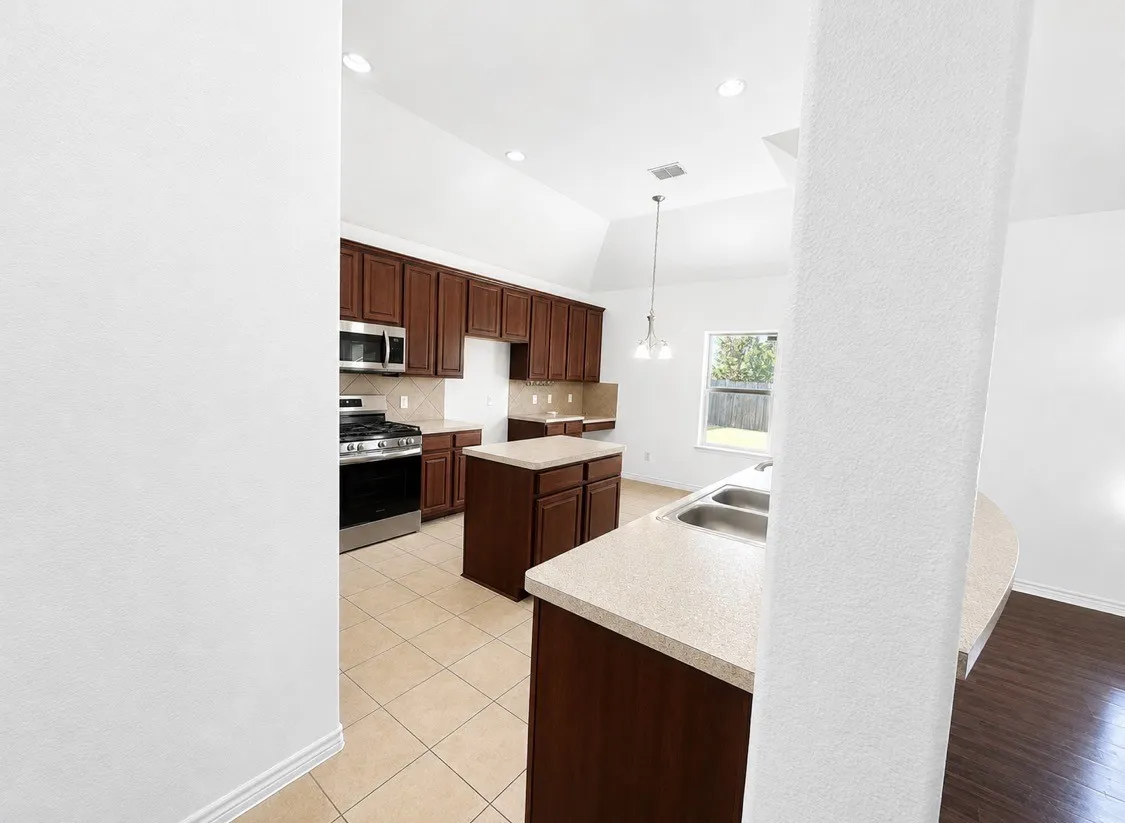 Single Family Residence For Rent in Tarrant County , 2776 Park Place, Grand Prairie, Texas 75052, 3 Bedroom, 2 Bathroom, 2 Garage spaces, 2,200 Sqft, built in 2010, mls#21348198, Real Estate Agent in Grand Prairie, Homes For Rent in Tarrant county, Homes For Rent in Grand Prairie, Realtor in Grand Prairie Texas, Real Estate Brokerage Independent Realty Texas, Luminita Cordes Realtor