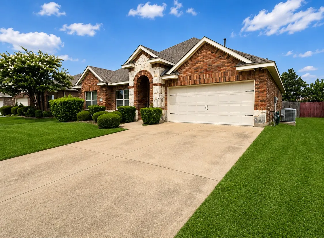 Single Family Residence For Rent in Tarrant County , 2776 Park Place, Grand Prairie, Texas 75052, 3 Bedroom, 2 Bathroom, 2 Garage spaces, 2,200 Sqft, built in 2010, mls#21348198, Real Estate Agent in Grand Prairie, Homes For Rent in Tarrant county, Homes For Rent in Grand Prairie, Realtor in Grand Prairie Texas, Real Estate Brokerage Independent Realty Texas, Luminita Cordes Realtor