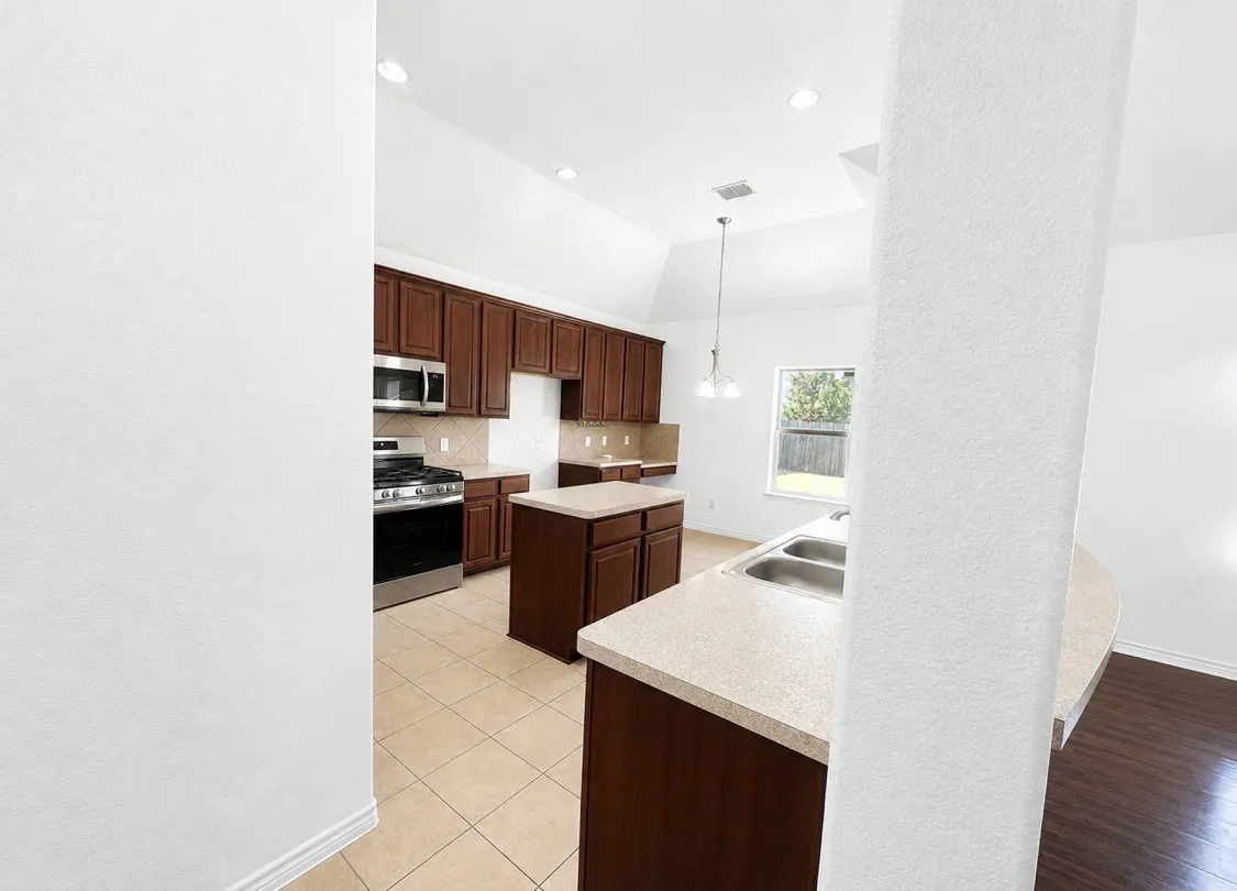 Single Family Residence For Rent in Tarrant County , 2776 Park Place, Grand Prairie, Texas 75052, 3 Bedroom, 2 Bathroom, 2 Garage spaces, 2,200 Sqft, built in 2010, mls#21348198, Real Estate Agent in Grand Prairie, Homes For Rent in Tarrant county, Homes For Rent in Grand Prairie, Realtor in Grand Prairie Texas, Real Estate Brokerage Independent Realty Texas, Luminita Cordes Realtor
