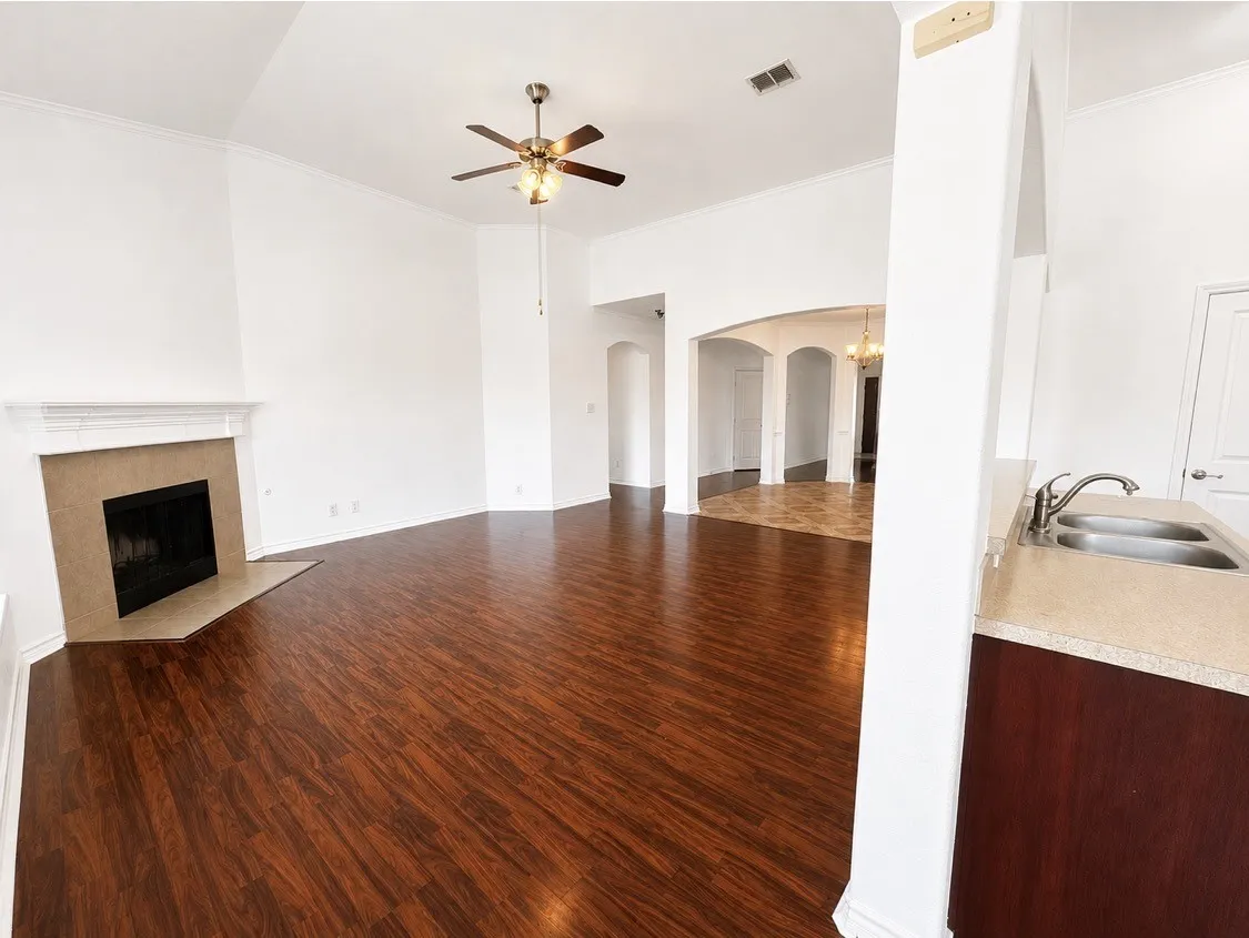 Single Family Residence For Rent in Tarrant County , 2776 Park Place, Grand Prairie, Texas 75052, 3 Bedroom, 2 Bathroom, 2 Garage spaces, 2,200 Sqft, built in 2010, mls#21348198, Real Estate Agent in Grand Prairie, Homes For Rent in Tarrant county, Homes For Rent in Grand Prairie, Realtor in Grand Prairie Texas, Real Estate Brokerage Independent Realty Texas, Luminita Cordes Realtor