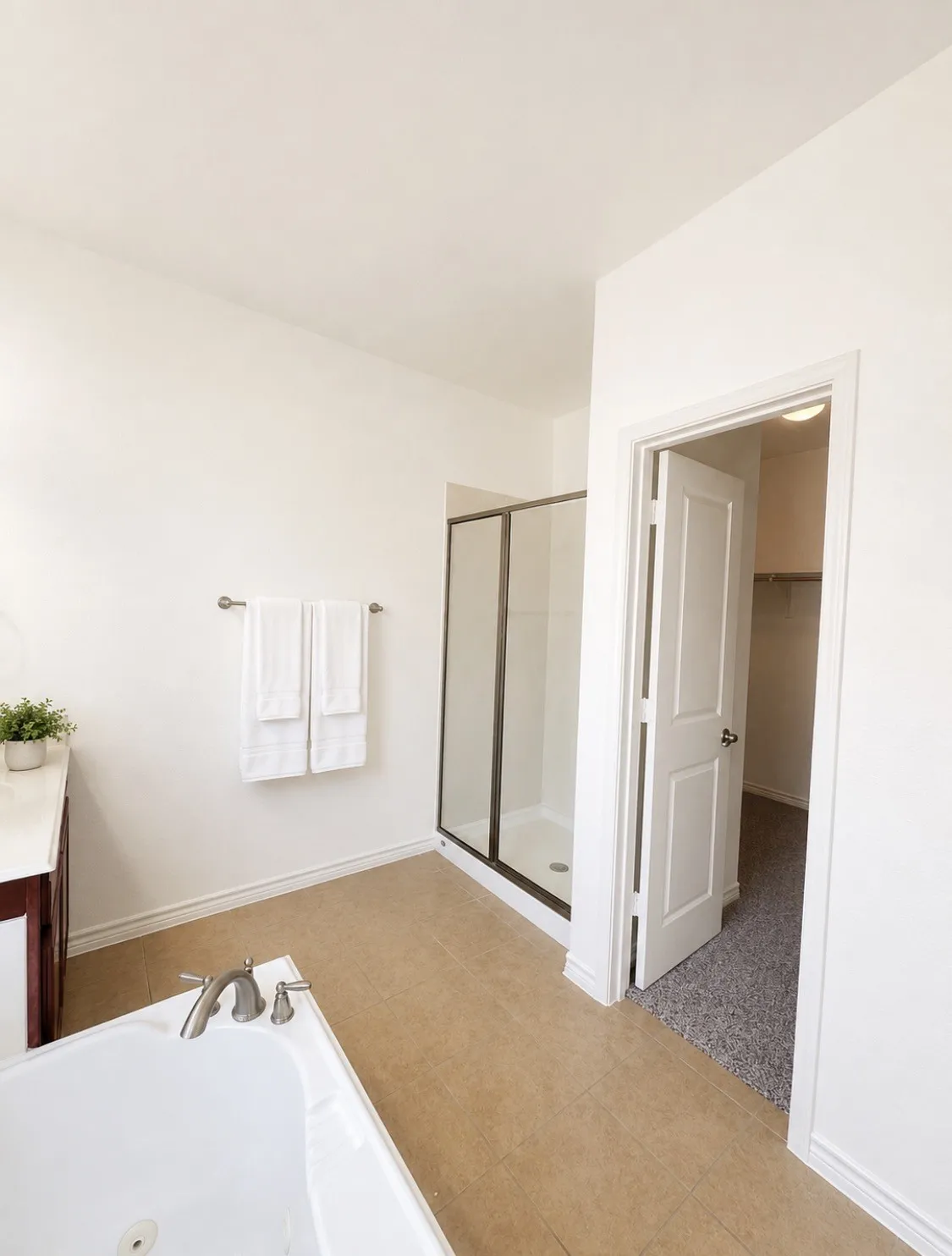 Single Family Residence For Rent in Tarrant County , 2776 Park Place, Grand Prairie, Texas 75052, 3 Bedroom, 2 Bathroom, 2 Garage spaces, 2,200 Sqft, built in 2010, mls#21348198, Real Estate Agent in Grand Prairie, Homes For Rent in Tarrant county, Homes For Rent in Grand Prairie, Realtor in Grand Prairie Texas, Real Estate Brokerage Independent Realty Texas, Luminita Cordes Realtor