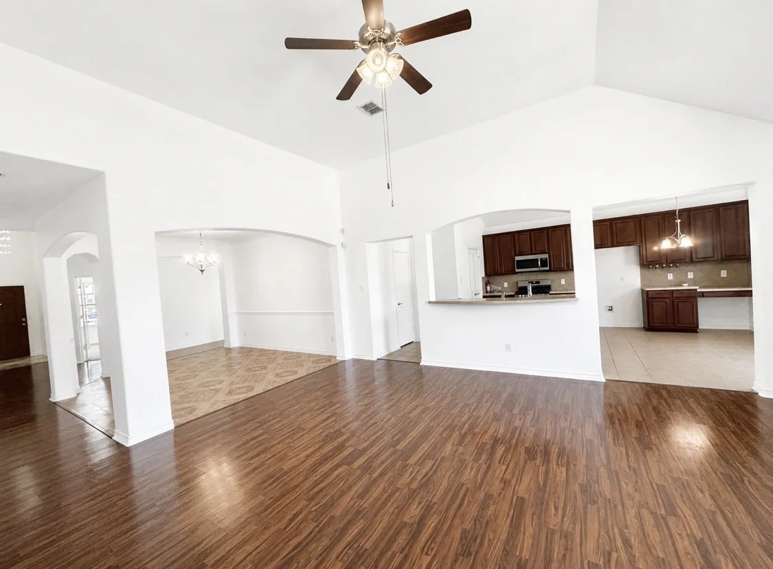 Single Family Residence For Rent in Tarrant County , 2776 Park Place, Grand Prairie, Texas 75052, 3 Bedroom, 2 Bathroom, 2 Garage spaces, 2,200 Sqft, built in 2010, mls#21348198, Real Estate Agent in Grand Prairie, Homes For Rent in Tarrant county, Homes For Rent in Grand Prairie, Realtor in Grand Prairie Texas, Real Estate Brokerage Independent Realty Texas, Luminita Cordes Realtor