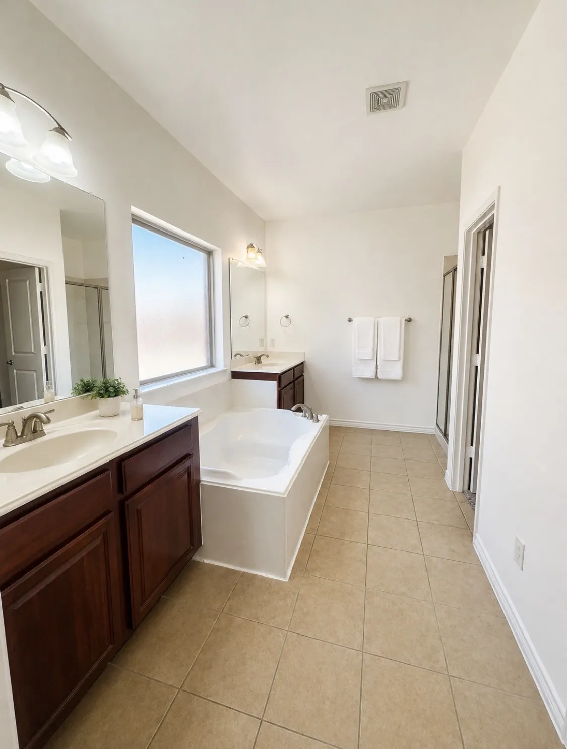 Single Family Residence For Rent in Tarrant County , 2776 Park Place, Grand Prairie, Texas 75052, 3 Bedroom, 2 Bathroom, 2 Garage spaces, 2,200 Sqft, built in 2010, mls#21348198, Real Estate Agent in Grand Prairie, Homes For Rent in Tarrant county, Homes For Rent in Grand Prairie, Realtor in Grand Prairie Texas, Real Estate Brokerage Independent Realty Texas, Luminita Cordes Realtor