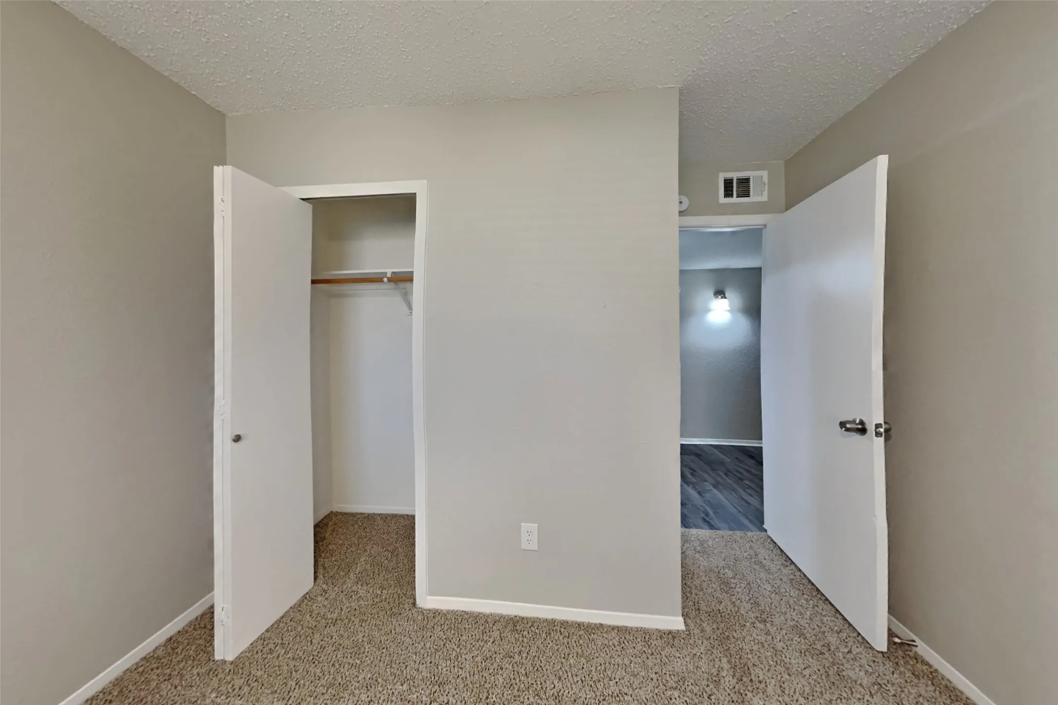 Single Family Residence For Rent in Collin County , 1480 Saint Patrick Drive, Plano, Texas 75074, 3 Bedroom, 2 Bathroom, 2 Garage spaces, 1,504 Sqft, built in 1981, mls#21348306, Real Estate Agent in Plano, Homes For Rent in Collin county, Homes For Rent in Plano, Realtor in Plano Texas, Real Estate Brokerage Independent Realty Texas, Luminita Cordes Realtor