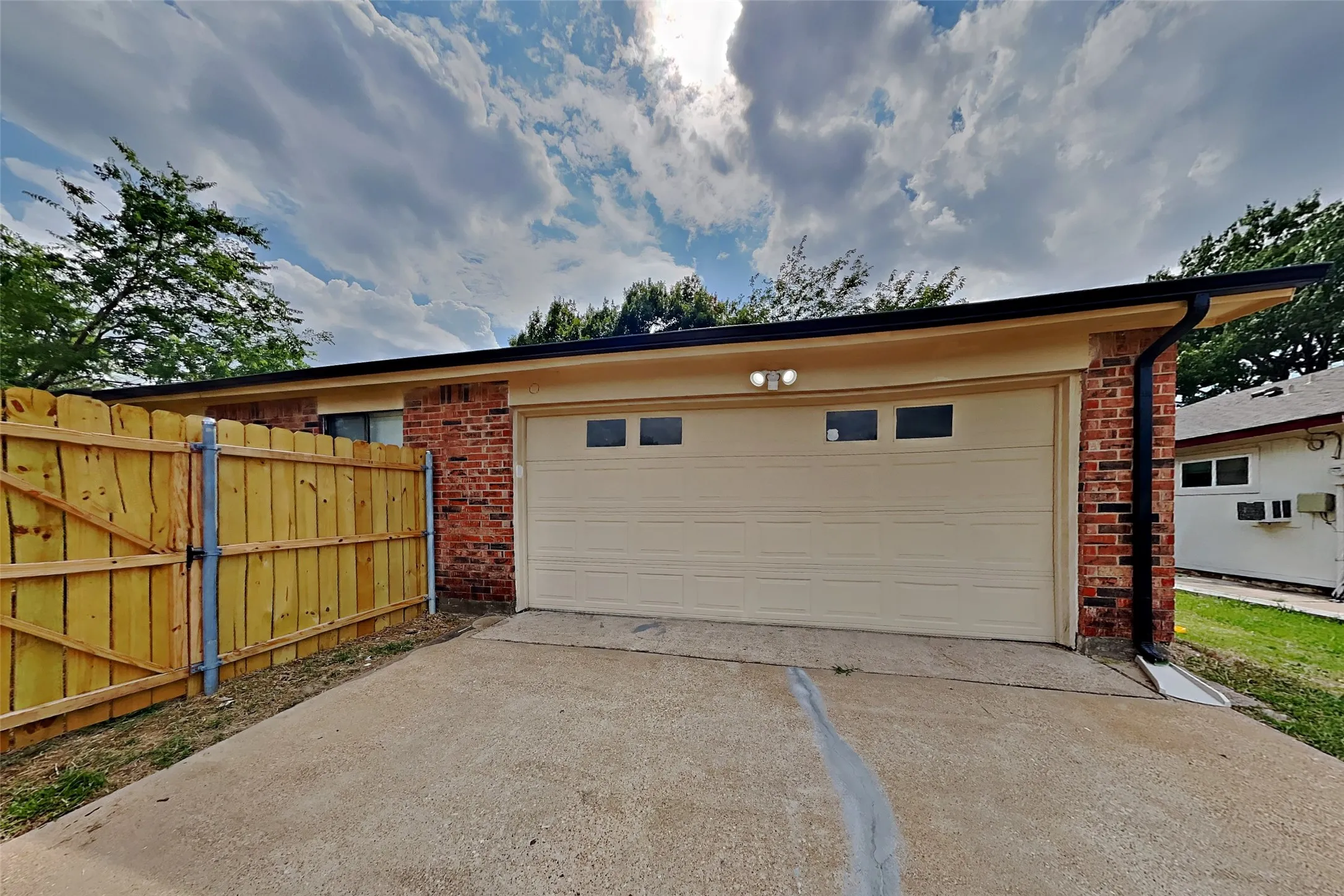 Single Family Residence For Rent in Collin County , 1480 Saint Patrick Drive, Plano, Texas 75074, 3 Bedroom, 2 Bathroom, 2 Garage spaces, 1,504 Sqft, built in 1981, mls#21348306, Real Estate Agent in Plano, Homes For Rent in Collin county, Homes For Rent in Plano, Realtor in Plano Texas, Real Estate Brokerage Independent Realty Texas, Luminita Cordes Realtor
